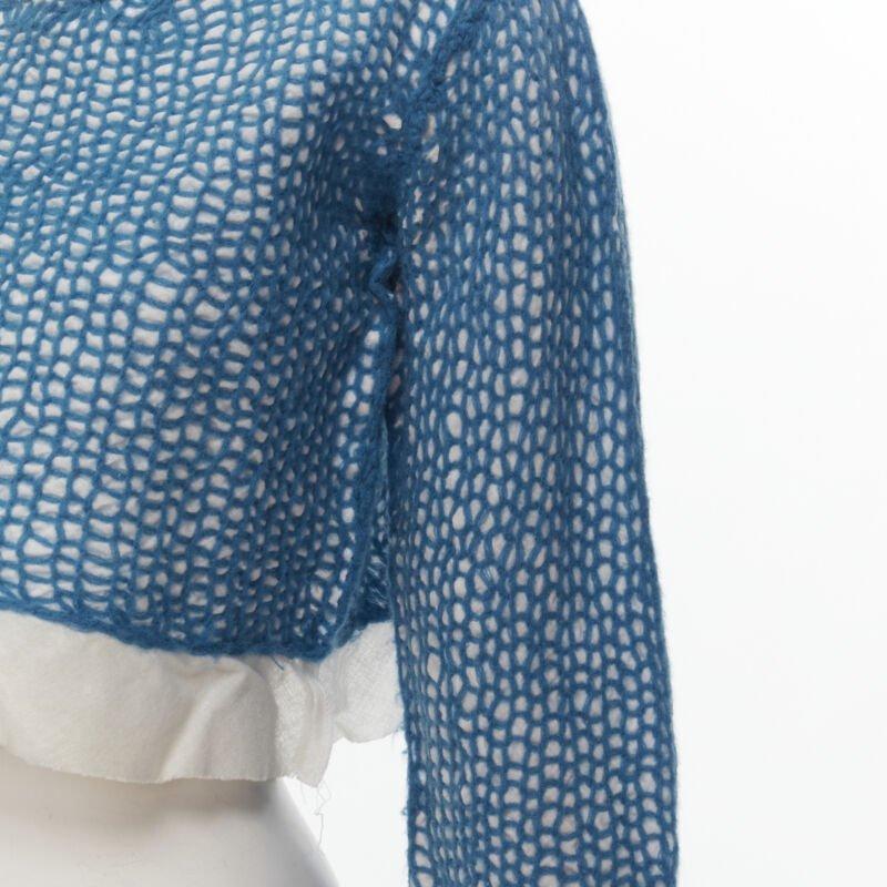 COMME DES GARCONS haut court vintage brodé en laine bleue, années 1980
Référence : CRTI/A00664
Marque : Comme Des Garcons
Designer : Rei Kawakubo
Collectional : 1980s
Matériau : Coton
Couleur : Bleu, Bleu
Détails supplémentaires : Laine inhabituelle