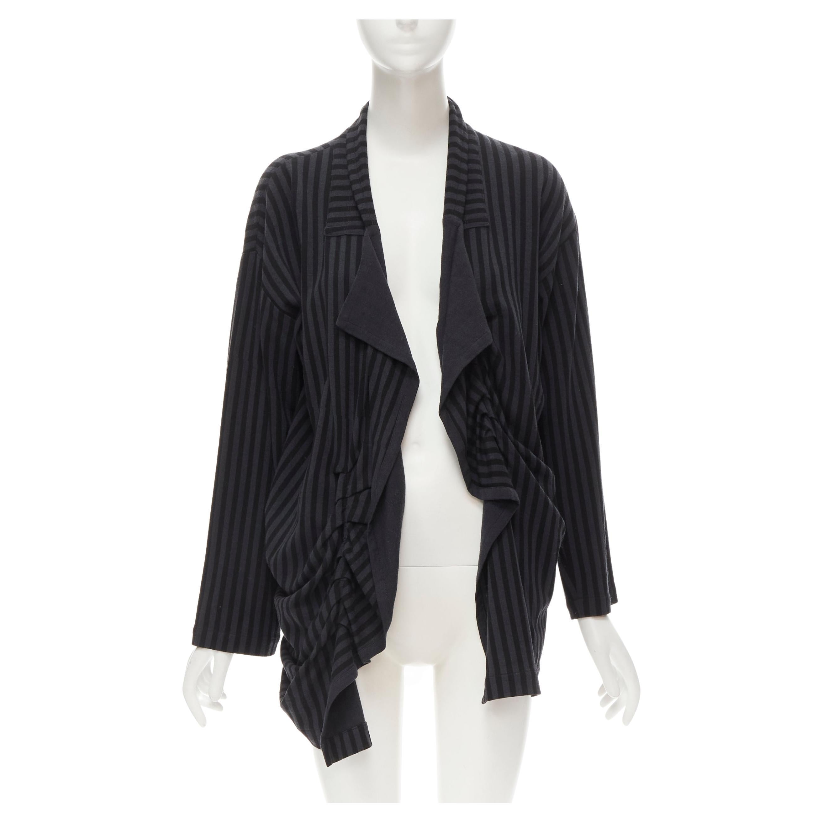 COMME DES GARCONS Veste drapée en laine rayée grise et noire vintage des années 1980, Taille M en vente