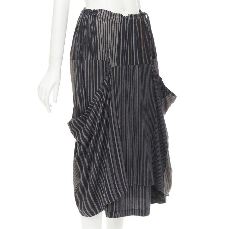 COMME DES GARCONS 1980's Vintage grey stripes deconstructed draped layered skirt
Reference: CRTI/A00661
Brand: Comme Des Garcons
Designer: Rei Kawakubo
Collection: 1980s
Material: Cotton
Color: Grey
Pattern: Striped
Extra Details: Sdjustable