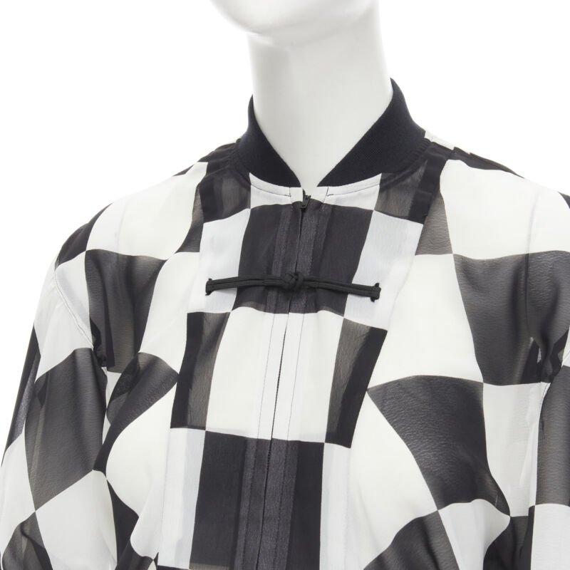 COMME DES GARCONS 1988 Runway jupe bomber à carreaux noirs et blancs S
Référence : CRTI/A00496
Marque : Comme Des Garcons
Designer : Rei Kawakubo
Collectional : 1988 - Défilé
Matériau : Polyester
Couleur : Noir, Whiting
Motif : damier
Fermeture :