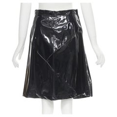 COMME DES GARCONS 1991 schwarzer Vinyl-Kunststoff Schrägschnitt A-gefütterter ausgestellter Rock L