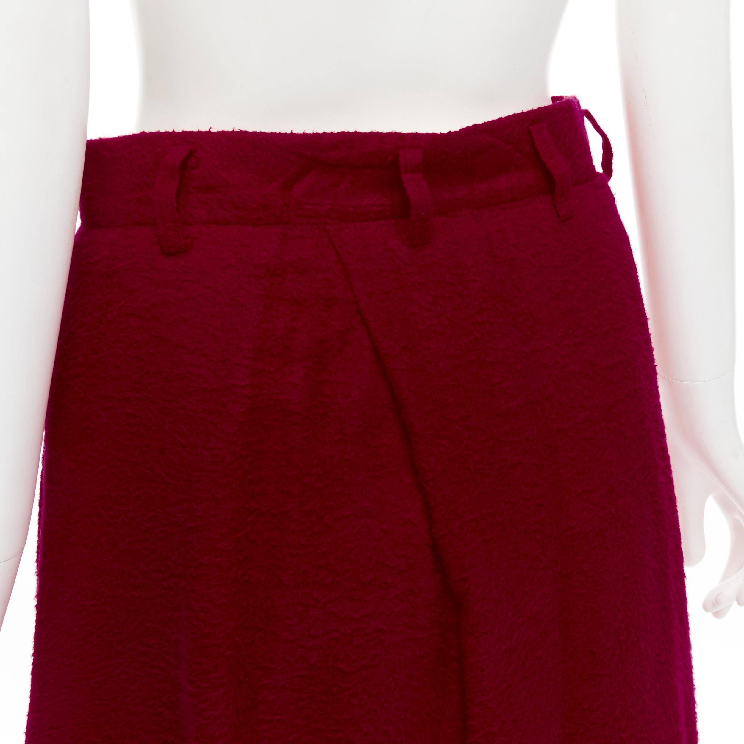 COMME DES GARCONS 1994 red boiled wool diagonal pleat draped midi skirt S 
Reference: CRTI/A00494 
Brand: Comme Des Garcons 
Collection: 1994 
Material: Wool 
Color: Red 
Pattern: Solid 
Closure: Zip 
Extra Detail: Belt loop detail. Zip fly. Pleat