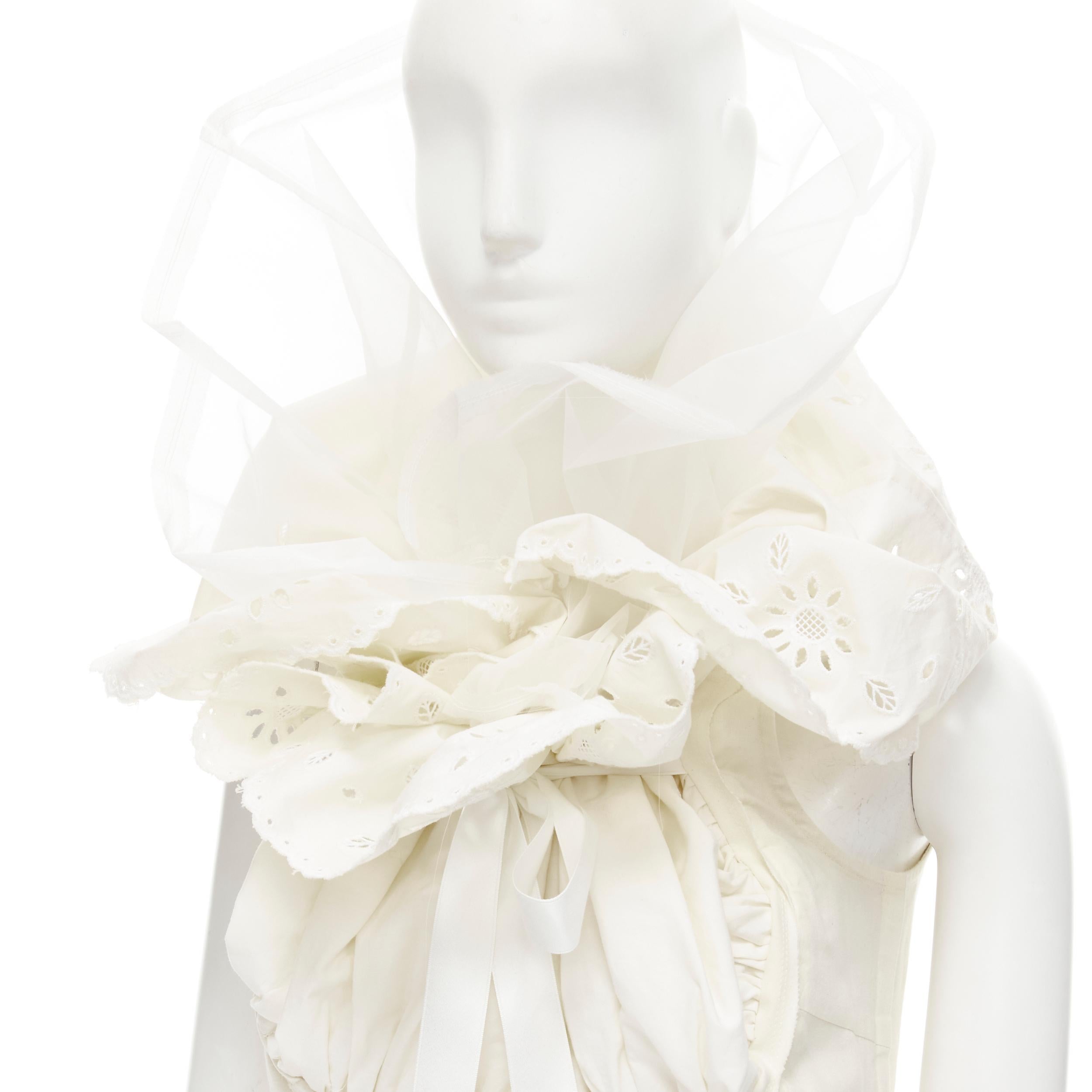 COMME DES GARCONS 2001 Vintage Runway white embroidery anglais Victorian top S 
Reference: CRTI/A00620 
Brand: Comme Des Garcons 
Designer: Rei Kawakubo 
Collection: 2001 Runway 
Material: Cotton 
Color: Cream 
Pattern: Solid Closure: Zip Extra