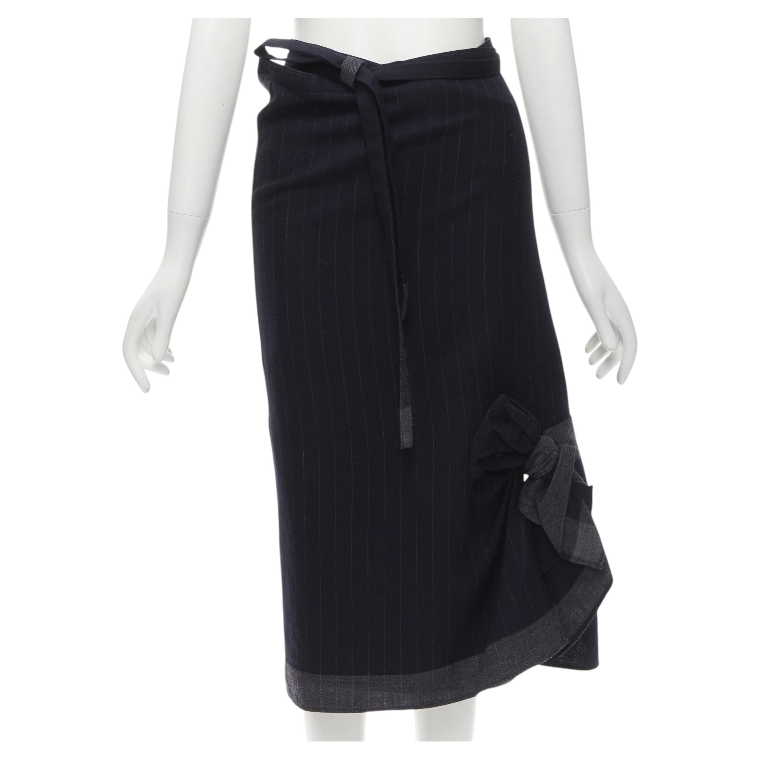 COMME DES GARCONS 2003 100% schwarzer Nadelstreifen-Kleid mit kariertem Schleifenmuster im Angebot