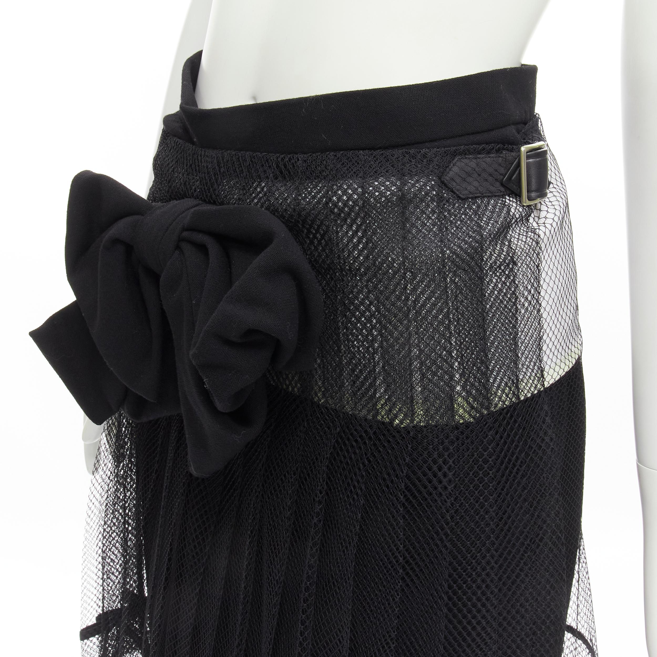 COMME DES GARCONS 2004 black XL bow buckle layered pleated net mesh skirt M 
Reference: CRTI/A00489 
Brand: Comme Des Garcons 
Collection: 2004 
Material: Wool 
Color: Black 
Pattern: Solid 
Closure: Zip 
Extra Detail: Leather buckle. XL bow