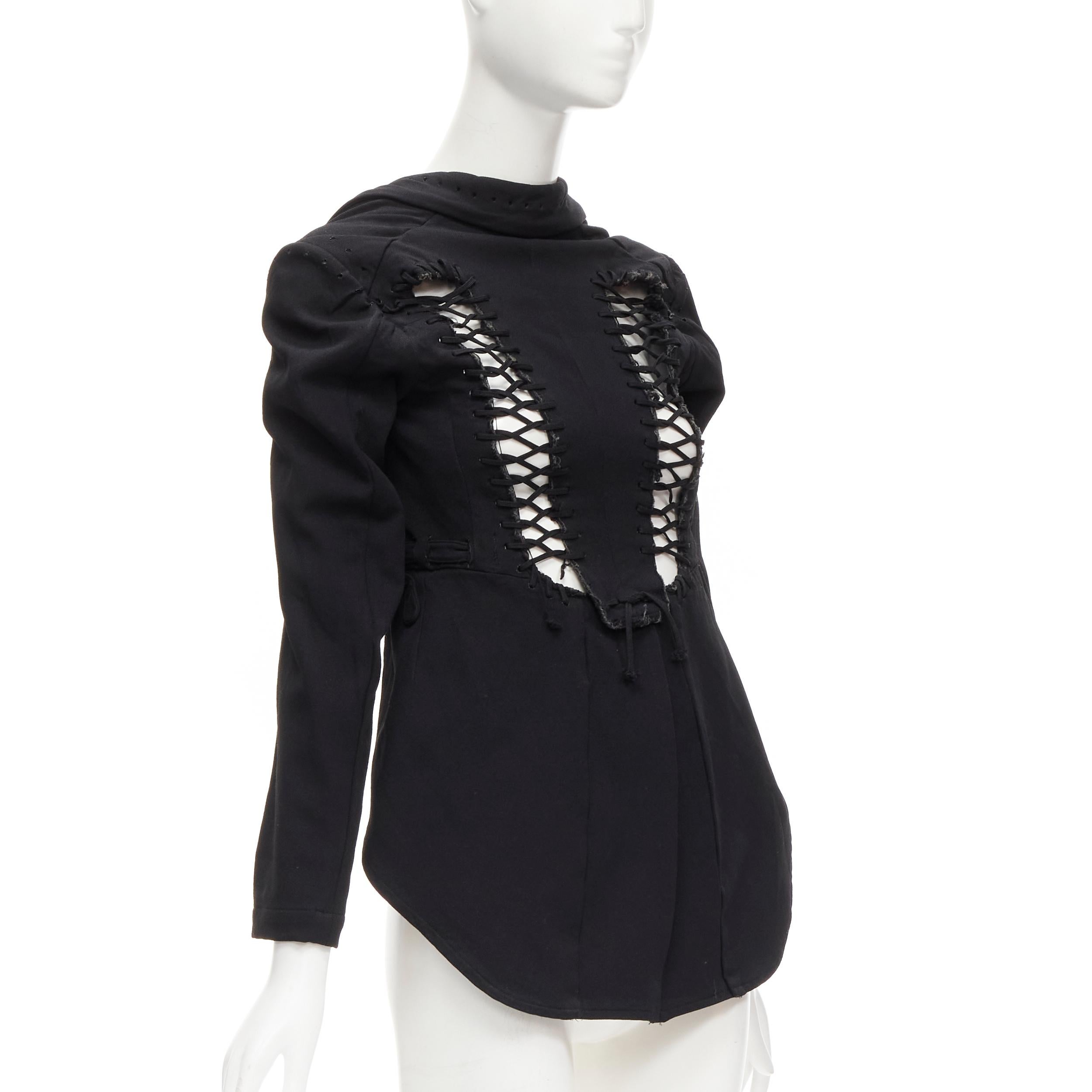 Nero COMME DES GARCONS 2004 Giacca decostruita in pizzo nero con occhielli a 2 vie M in vendita