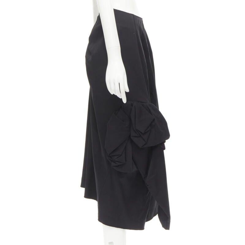 COMME DES GARCONS 2004 Vintage schwarzer Viskose-Rüschenrock mit Blumenmuster und langen Ärmeln S im Zustand „Hervorragend“ im Angebot in Hong Kong, NT