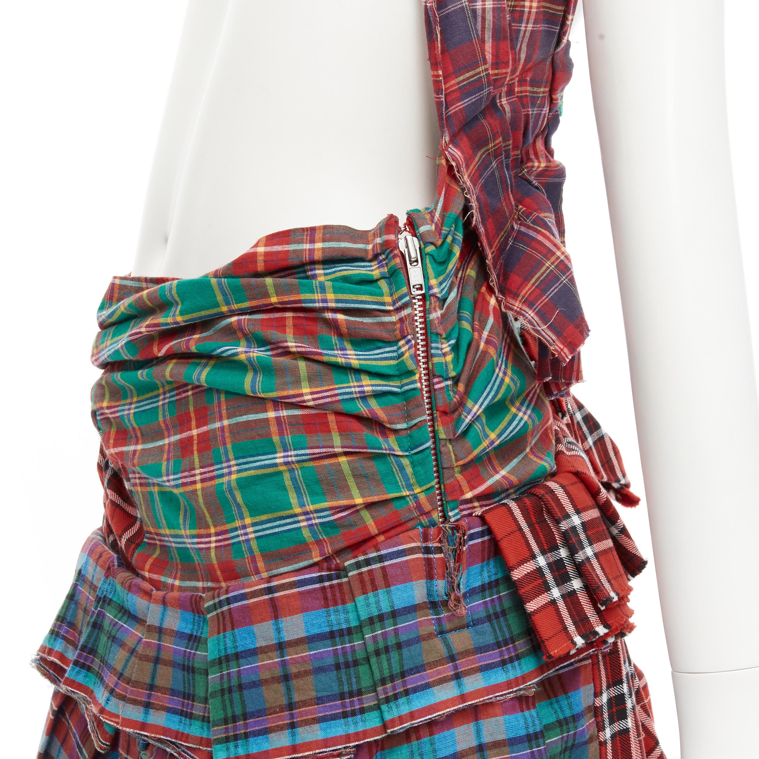 COMME DES GARCONS 2005 Runway Vintage punk plaid deconstructed bustle skirt XS 
Reference: CRTI/A00640 
Brand: Comme Des Garcons 
Designer: Rei Kawakubo 
Collection: 2005 Runway 
Material: Cotton 
Color: Multicolour 
Pattern: Plaid 
Closure: Zip