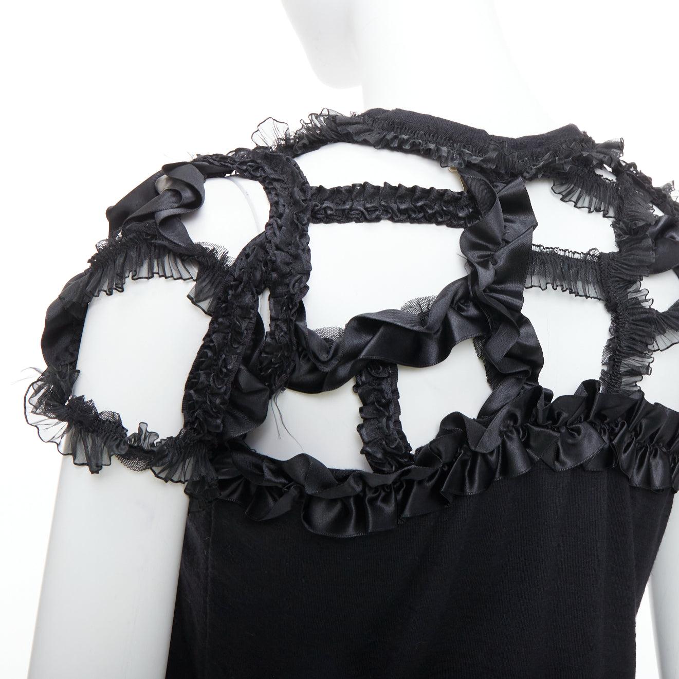 COMME DES GARCONS 2008 black wool ruffle cut out crew top S
Reference: TGAS/E00349
Brand: Comme Des Garcons
Designer: Rei Kawakubo
Collection: 2008
Material: Wool
Color: Black
Pattern: Solid
Closure: Pullover
Made in: Japan

CONDITION:
Condition: