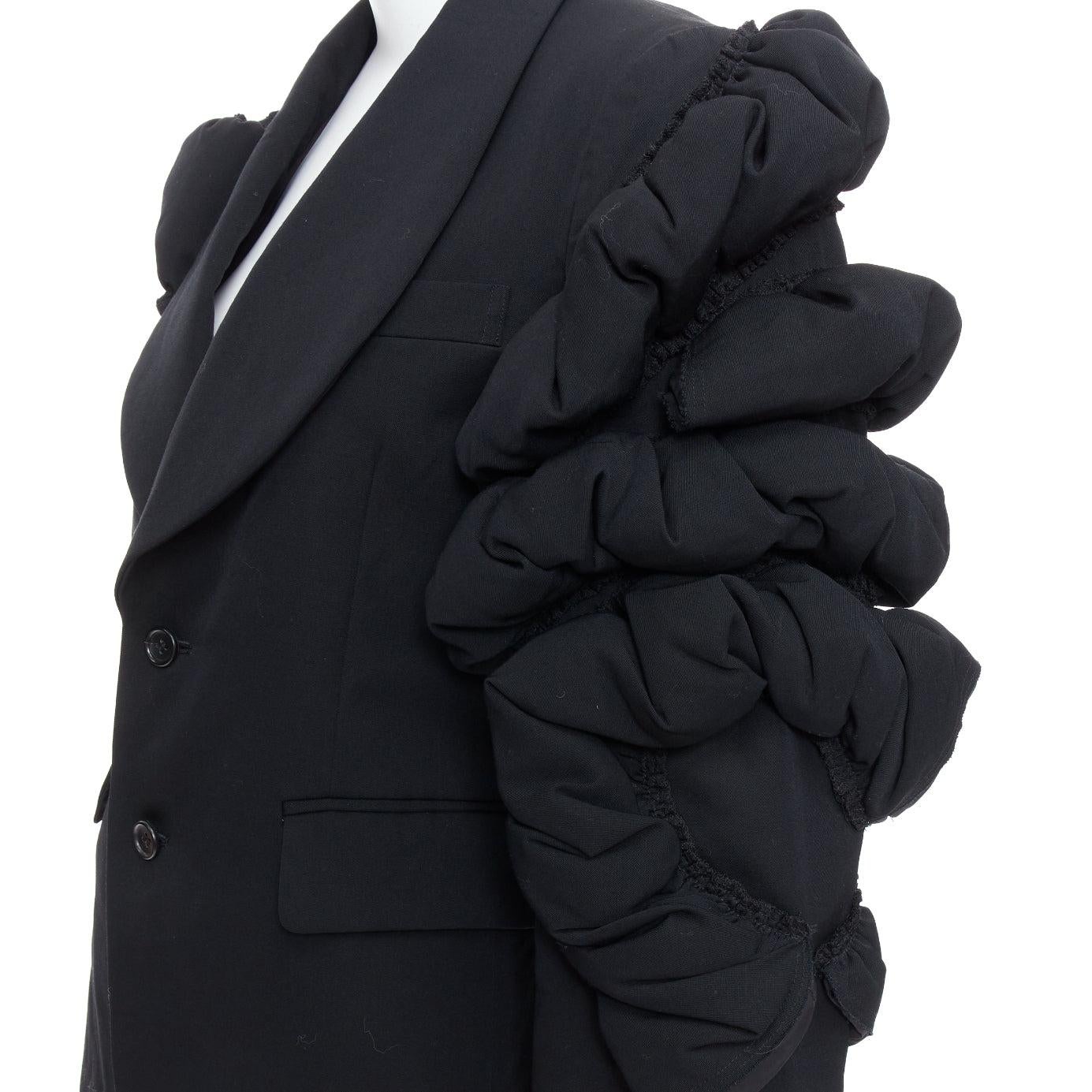 COMME DES GARCONS 2013 black wool tiered puff sleeve blazer jacket S
Reference: TGAS/E00631
Brand: Comme Des Garcons
Designer: Rei Kawakubo
Collection: 2013
Material: Wool
Color: Black
Pattern: Solid
Closure: Button
Lining: Black Cupro
Extra