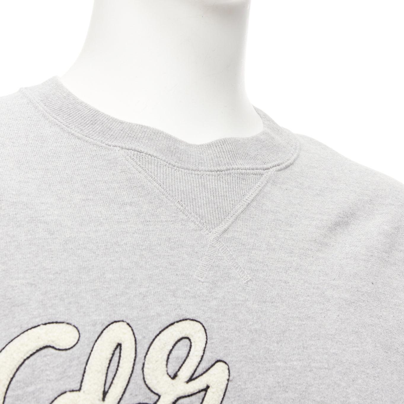 COMME DES GARCONS 2021 felpa varsity in cotone grigio bianco con logo M. in vendita 2