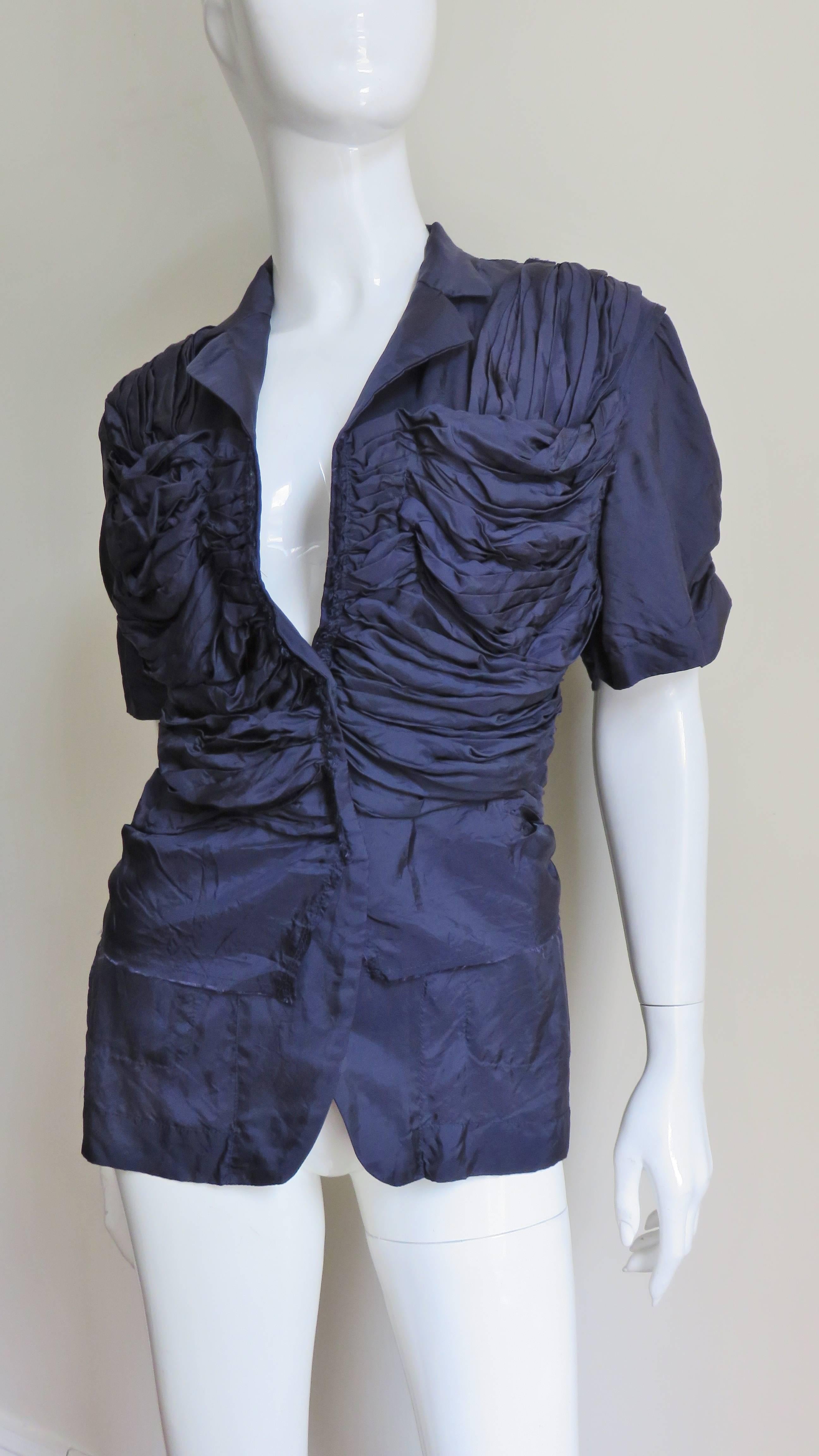 Comme des Garçons robe froncée  Veste chemise en soie AD2000 Bon état - En vente à Water Mill, NY