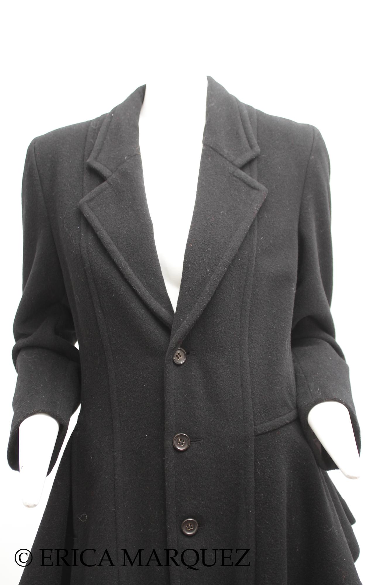 COMME DES GARCONS, Cappotto asimmetrico in lana nera, anni '80 In condizioni buone in vendita a Kingston, NY