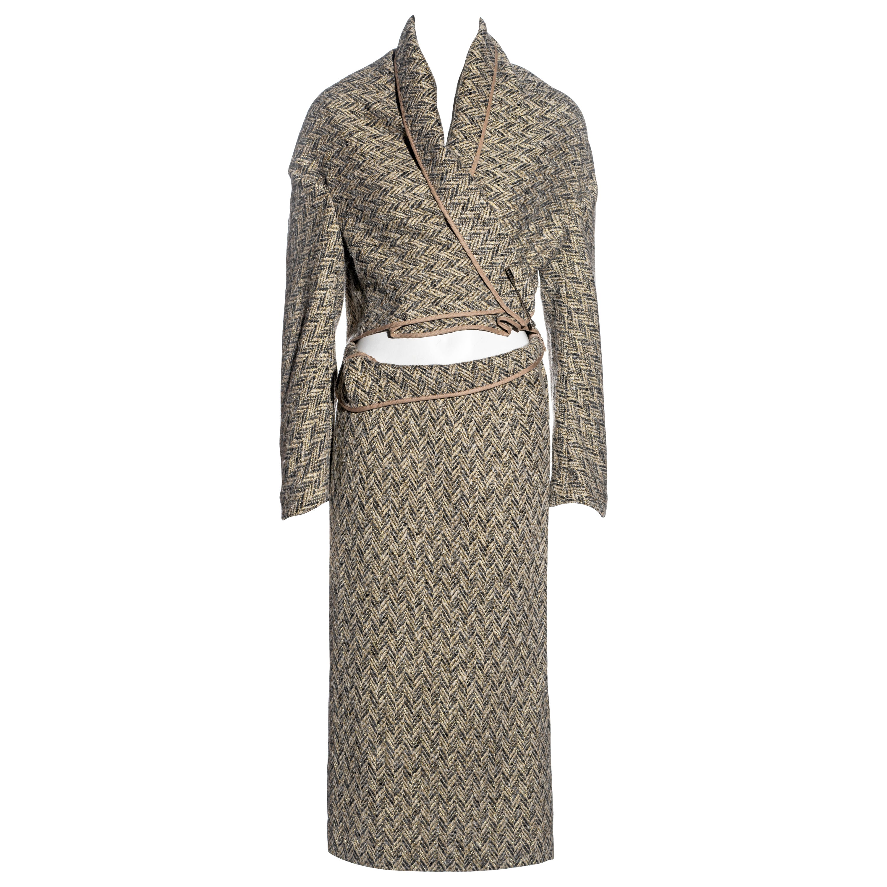 Comme des Garçons: abito con gonna in tweed a spina di pesce tagliato in sbieco, primavera 1999