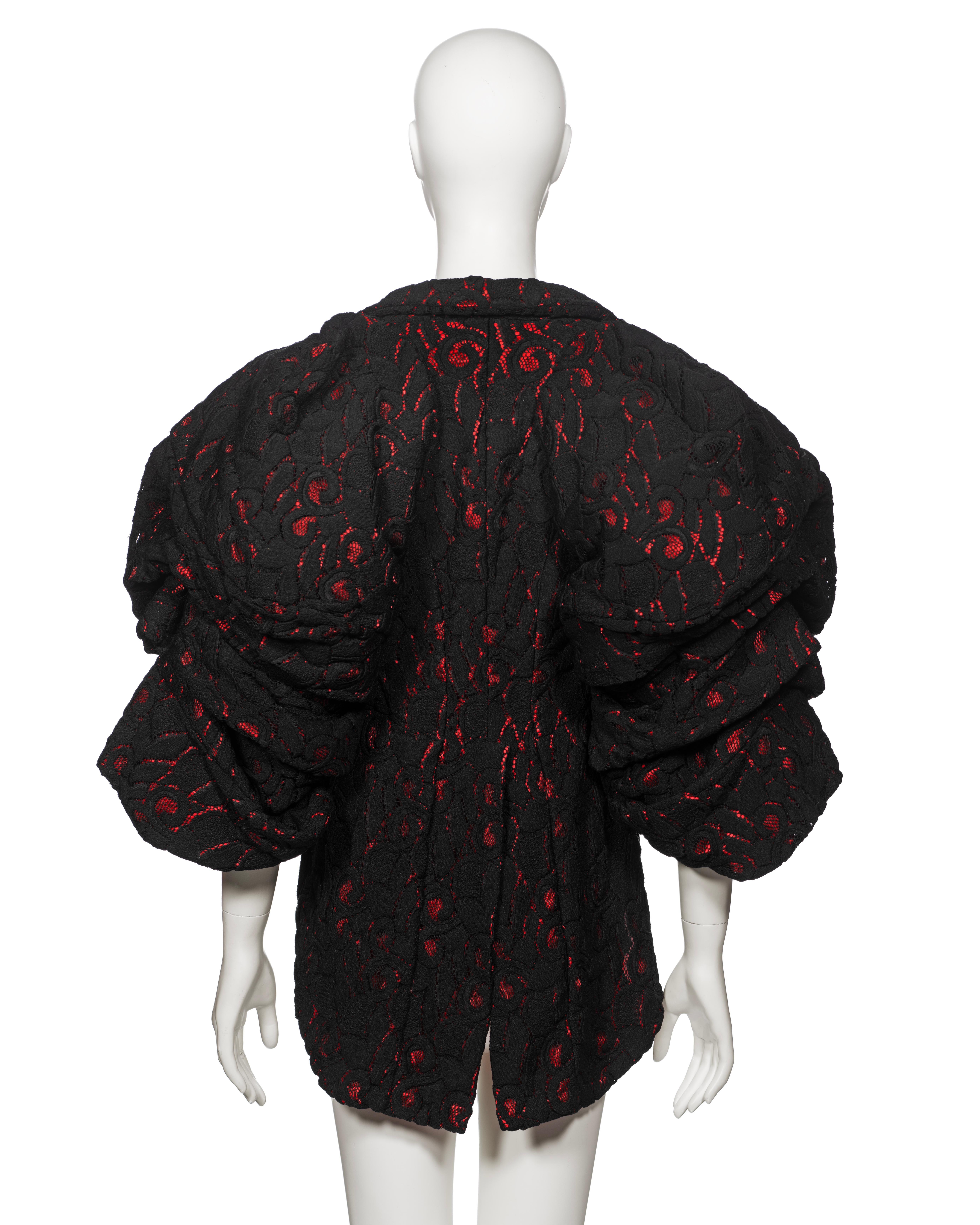 Comme des Garçons Veste lourde en dentelle noire avec manches paddées, fw 2013. en vente 6