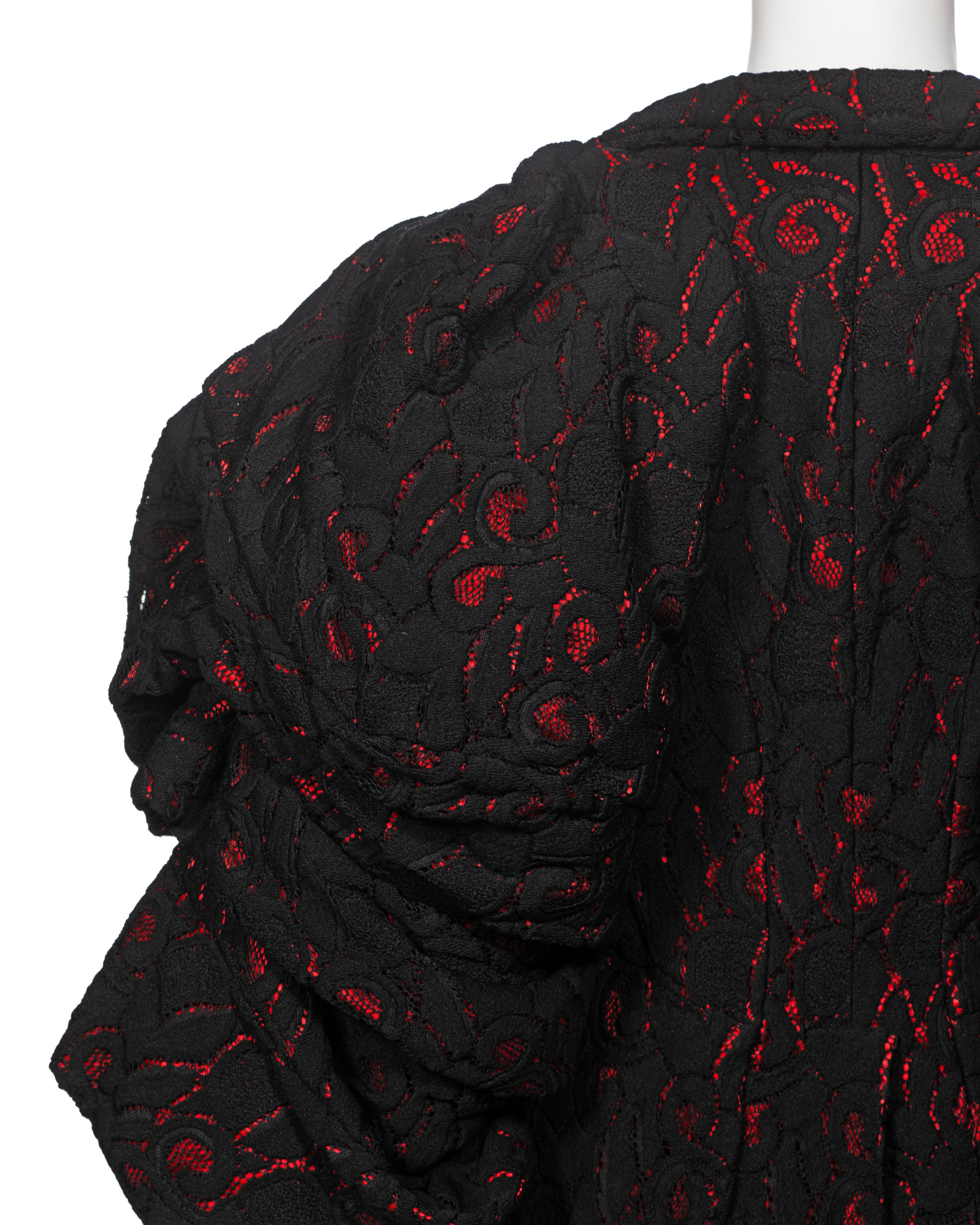 Comme des Garçons Veste lourde en dentelle noire avec manches paddées, fw 2013. en vente 7