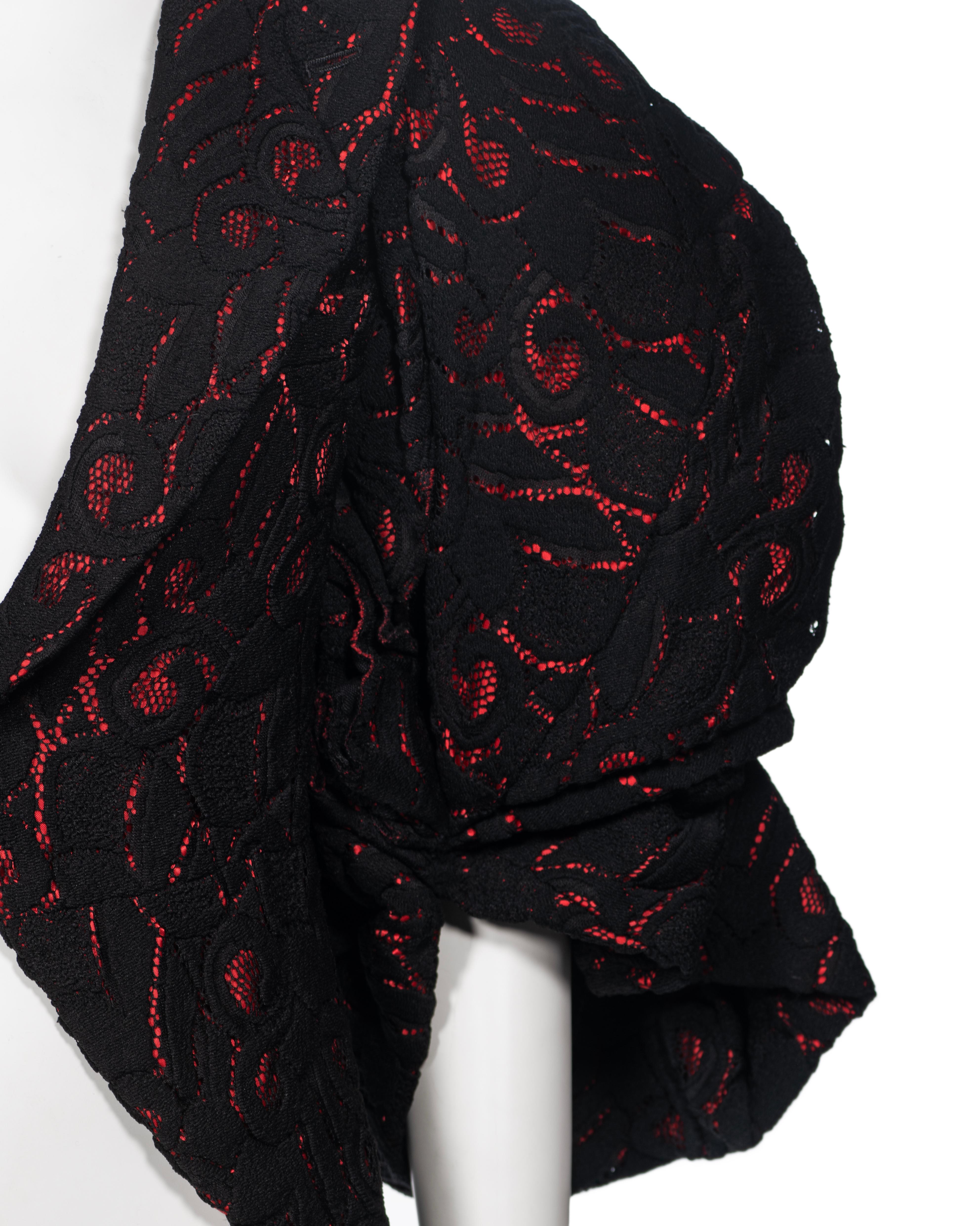 Comme des Garçons Veste lourde en dentelle noire avec manches paddées, fw 2013. en vente 1