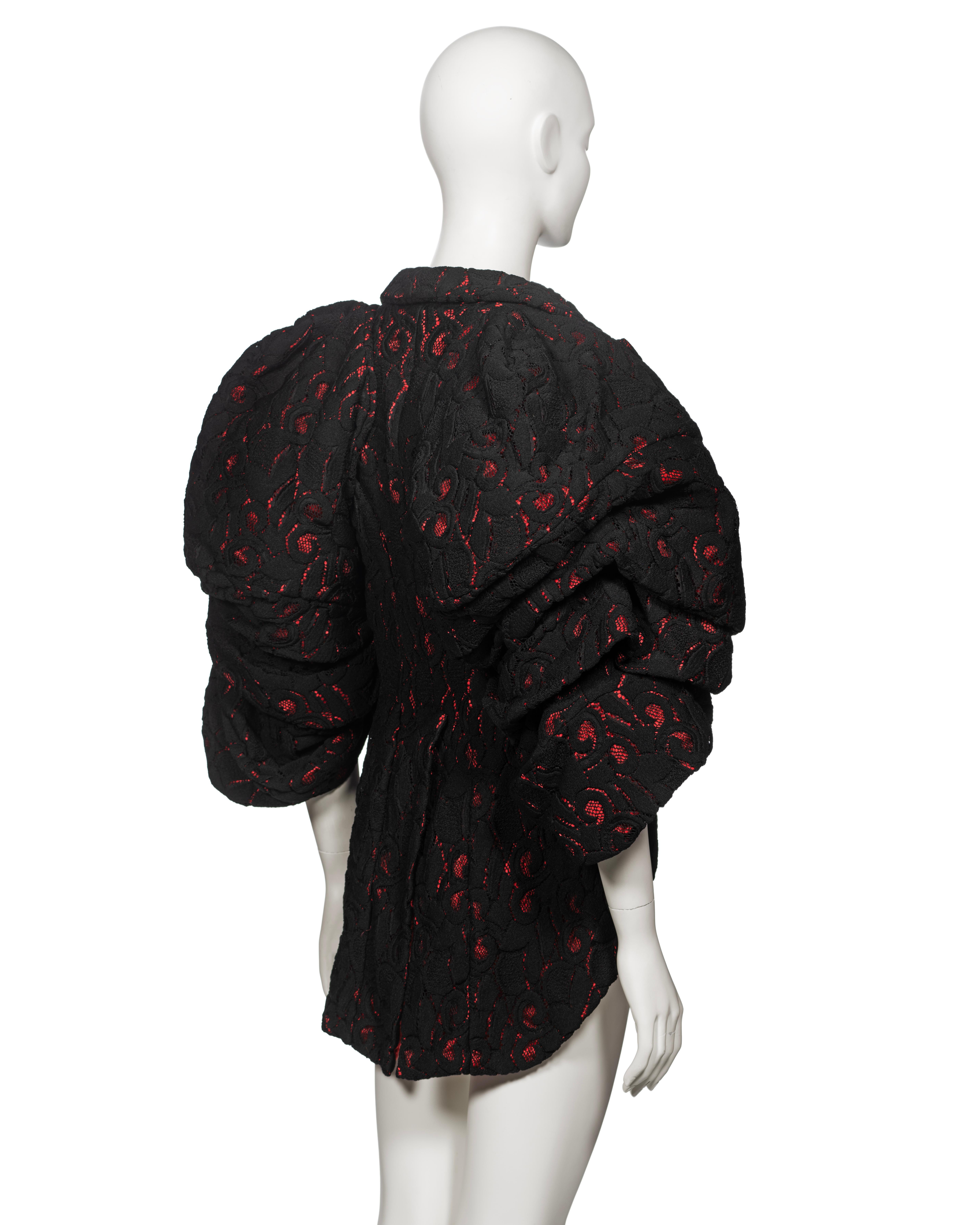 Comme des Garçons Veste lourde en dentelle noire avec manches paddées, fw 2013. en vente 5