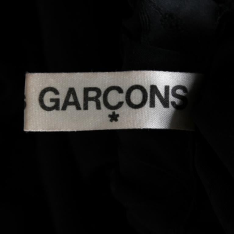 Comme des Garcons Falda con detalle de volantes de seda bordada con flores y malla negra S en venta 2