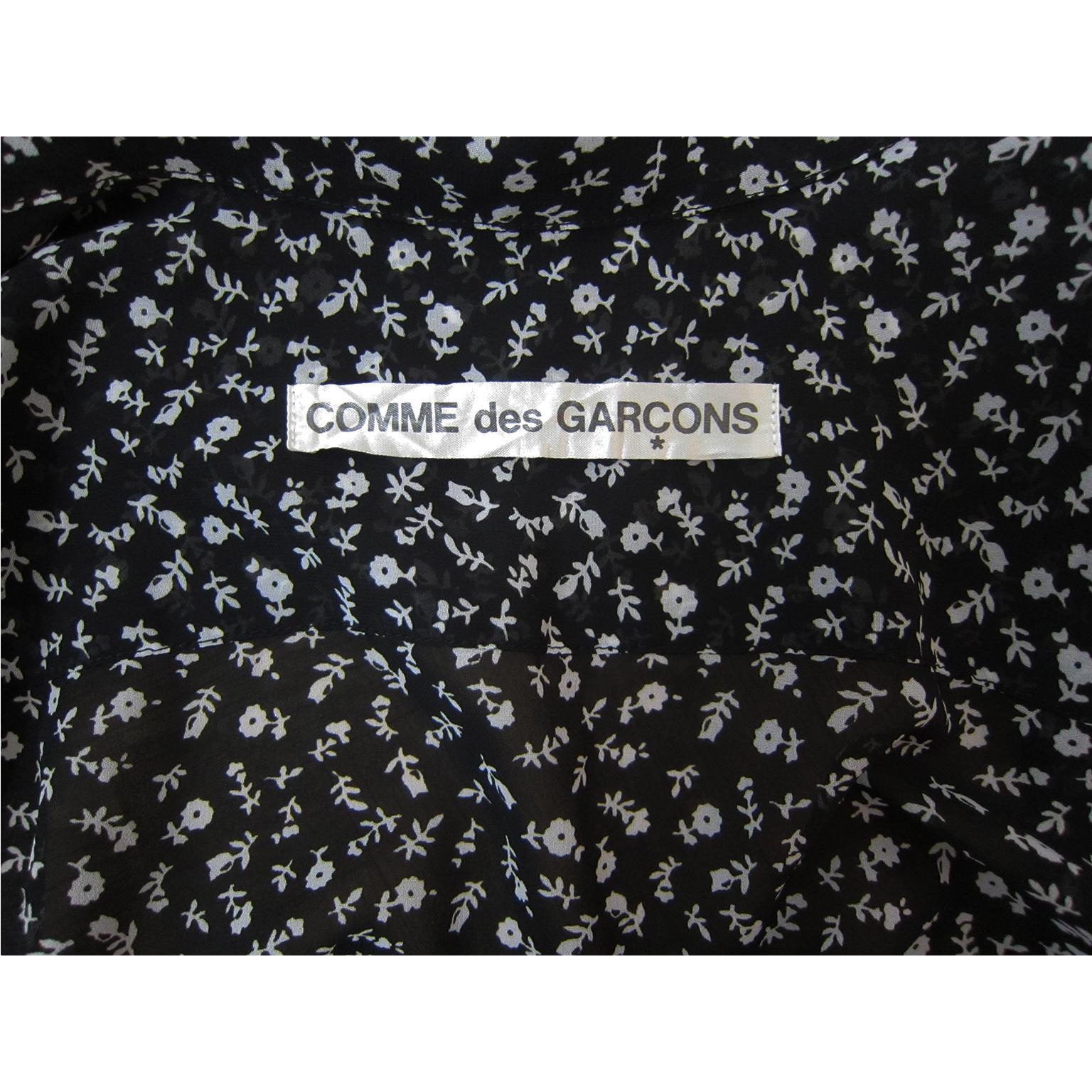 Comme des Garcons Black White Floral Short Sleeve Blouse AD 2001 In Good Condition For Sale In Berlin, DE