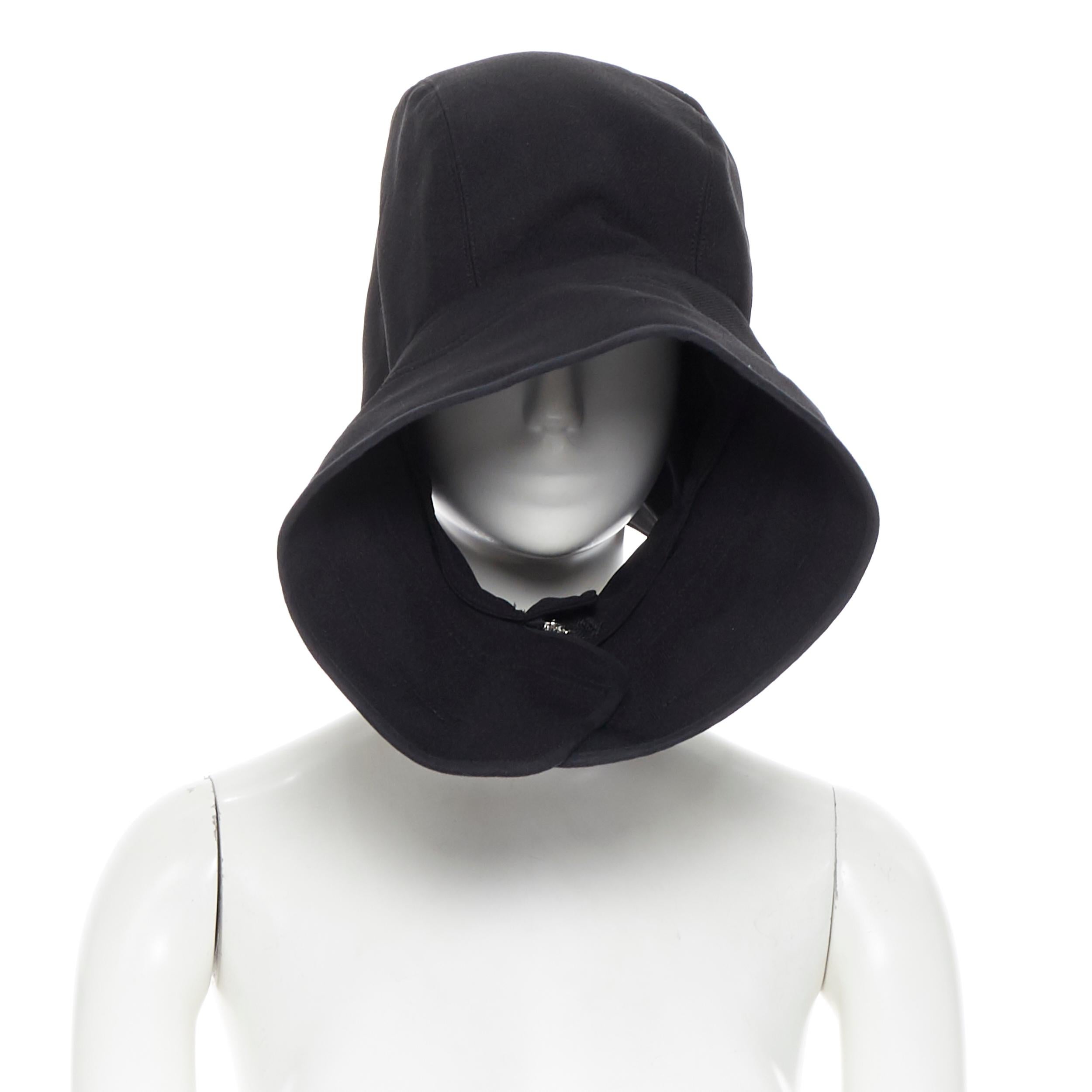 COMME DES GARCONS black zip toggle button upside down brim snood hat
Brand: Comme Des Garcons
Designer: Rei Kawakubo
Model Name / Style: Snood hood
Material: Polyester
Color: Black
Pattern: Solid
Closure: Zip
Extra Detail: Designed to look like a