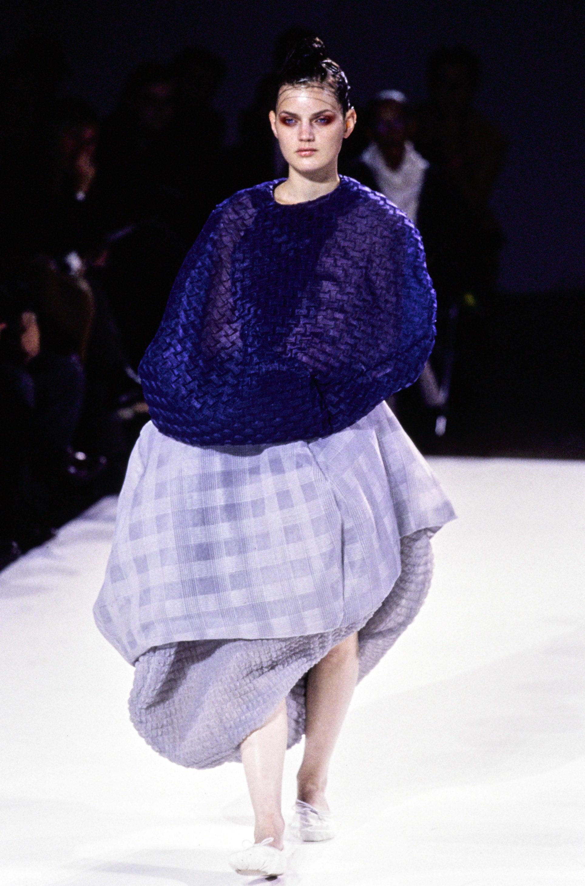 Comme des Garçons Ensemble 'Körper trifft Kleid:: Kleid trifft Körper':: ss 1997 (Grau)
