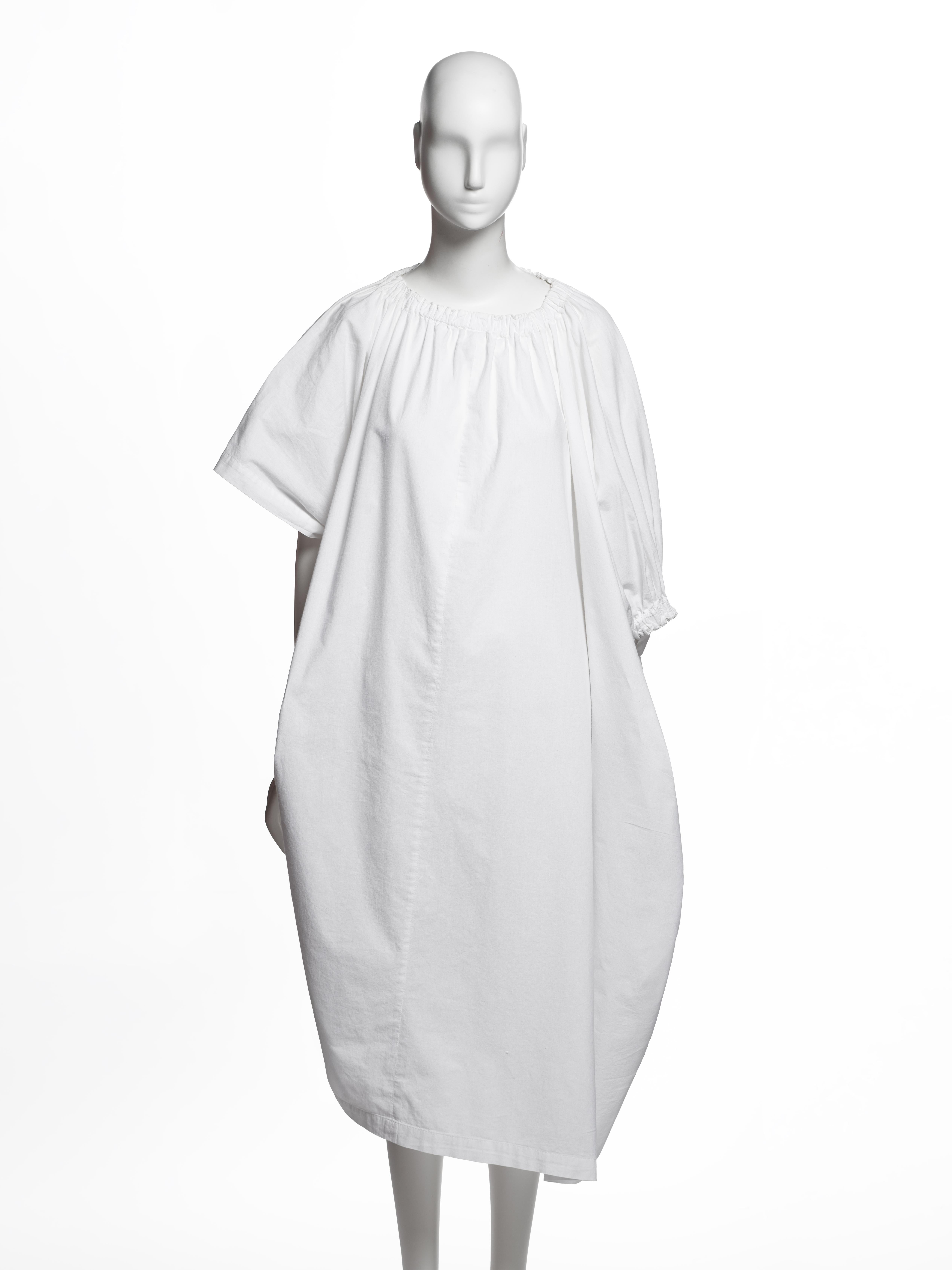 ▪ Marca: Comme des Garçons 
▪ Directora creativa: Rei Kawakubo
▪ Colección: Colección 