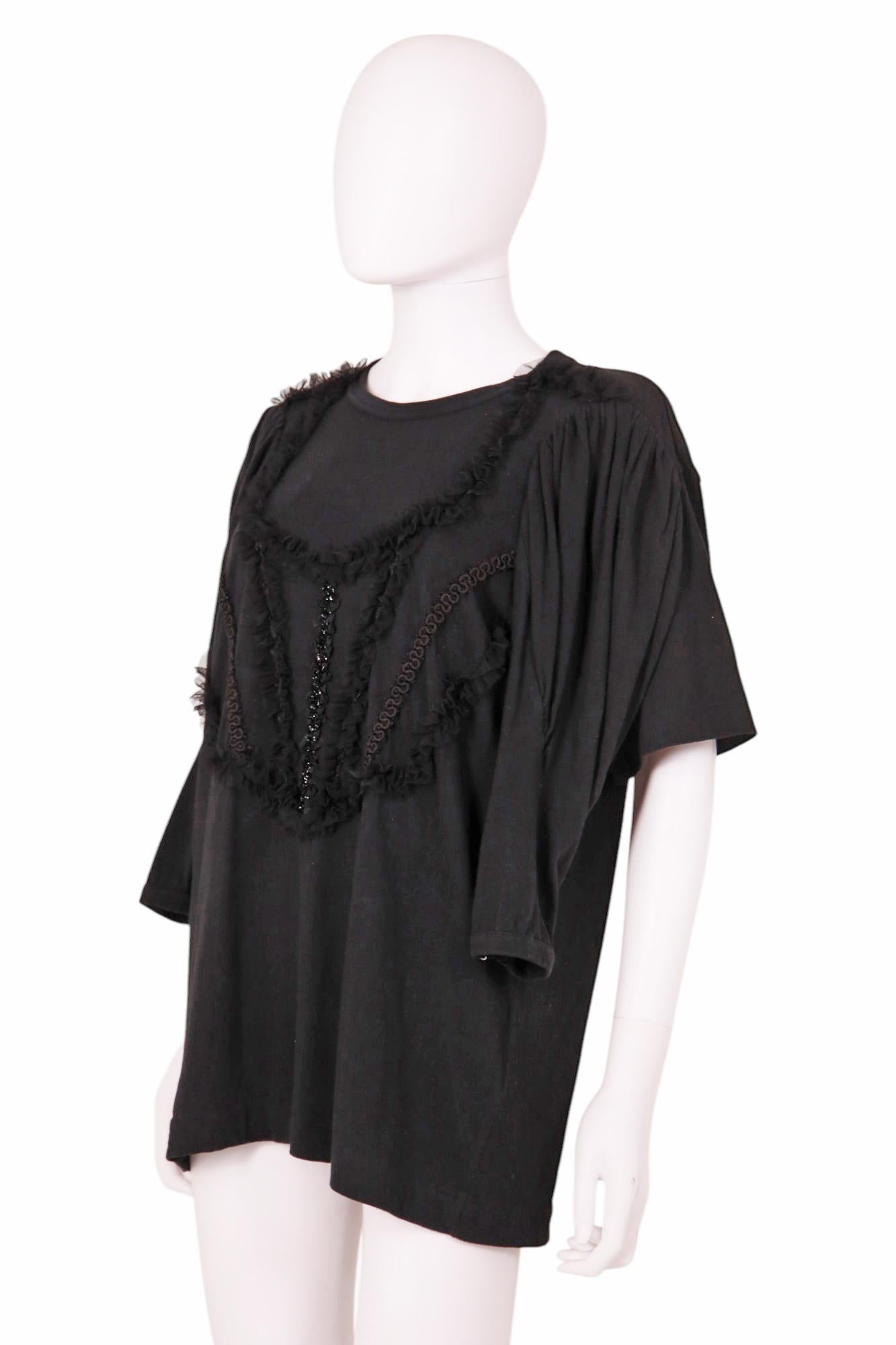 - Designed by Rei Kawakubo
- Fall Winter 2006 collection
- Black Floral Lace MultiSleeves T-Shirt
- Multisleeves design
- Floral Lace details on the front
- Simple round neckline
- Excellent condition
- Made in Japan
- Materials: Cotton
- Size: FR