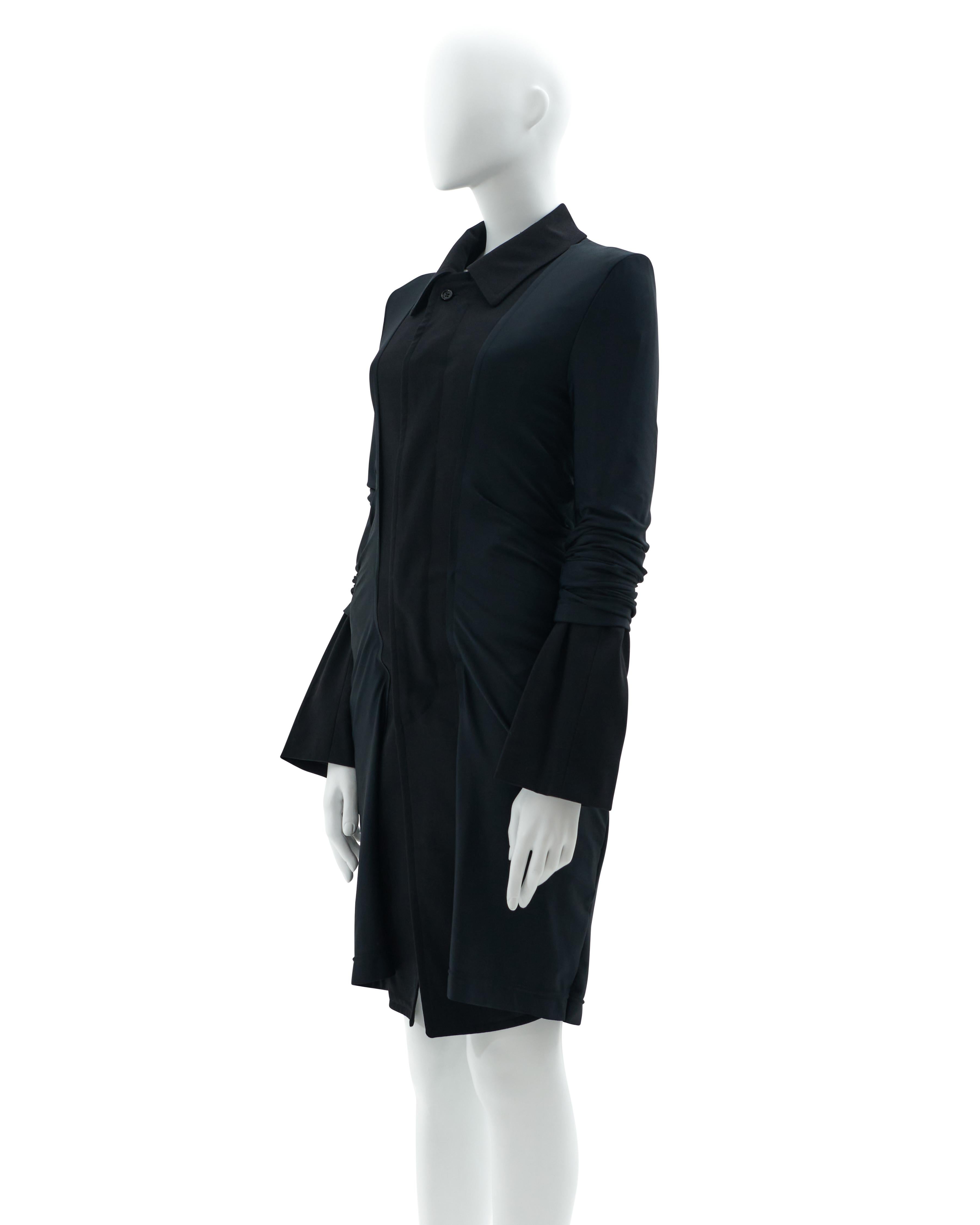 - Fall Winter 2007/08
- Sold by Skof.Archive
- Black and Blue midi coat
- Fitted to the body
- Botton closure 
- Above knee length 
- Made in Japan

Condition: Excellent 

Composition: 
98% wool 
2%Polyester

Size: FR 36 - EN 40 - UK 8 - US 6