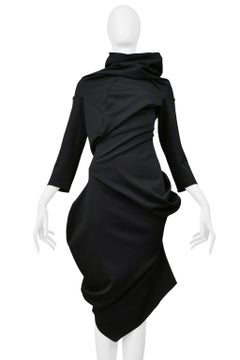 Robe « Black Twisted Concept » de la collection automne 2002 de Comme des Garçons