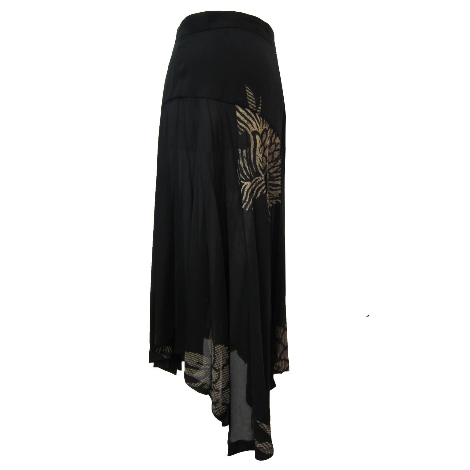 Comme des Garcons irregular /  asymmetric pleated skirt from AD 1992. 
Measurements : 
Waist : 60 cm
Length : 90 cm