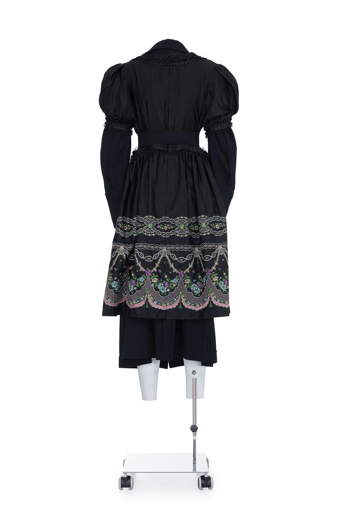 COMME DES GARÇONS  FW 06 Rare Coat Overlaid By A Silk Embroidered Dress In Excellent Condition In Milano, MILANO