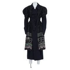 COMME DES GARÇONS FW 06 Raro cappotto sovrapposto a un abito ricamato in seta