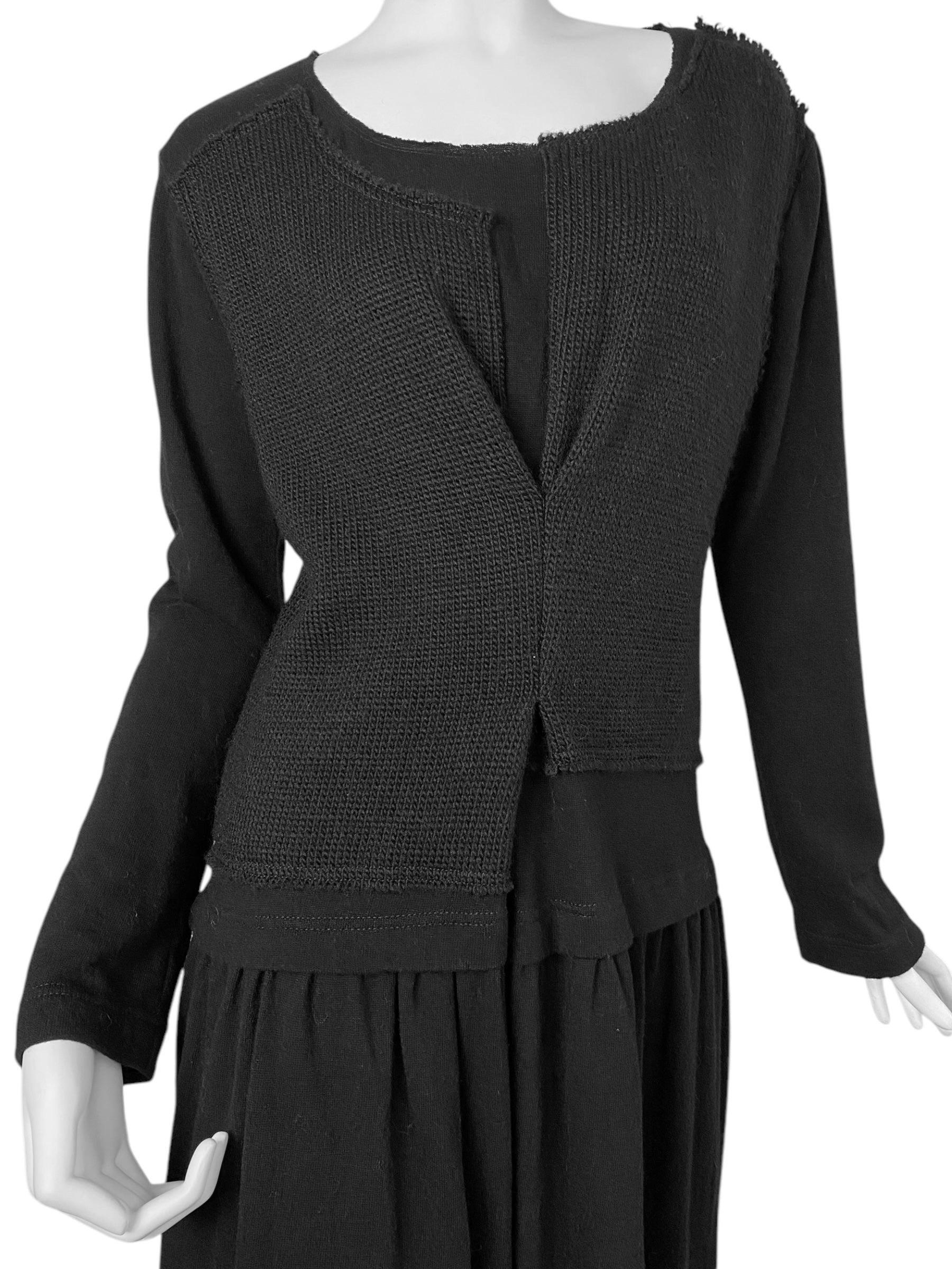 MARCA : COMME DES GARÇONS

DISEÑADOR : REI KAWAKUBO

AÑO/DÉCADA : OTOÑO/INVIERNO 2014

TALLA : DE LA S A LA M

MADE IN : JAPÓN

COMPOSICIÓN : 75% LANA/25% NYLON

ESTADO : MUY BUENO

NOTA : FALTA LA ETIQUETA PRINCIPAL

El maniquí es una talla S.