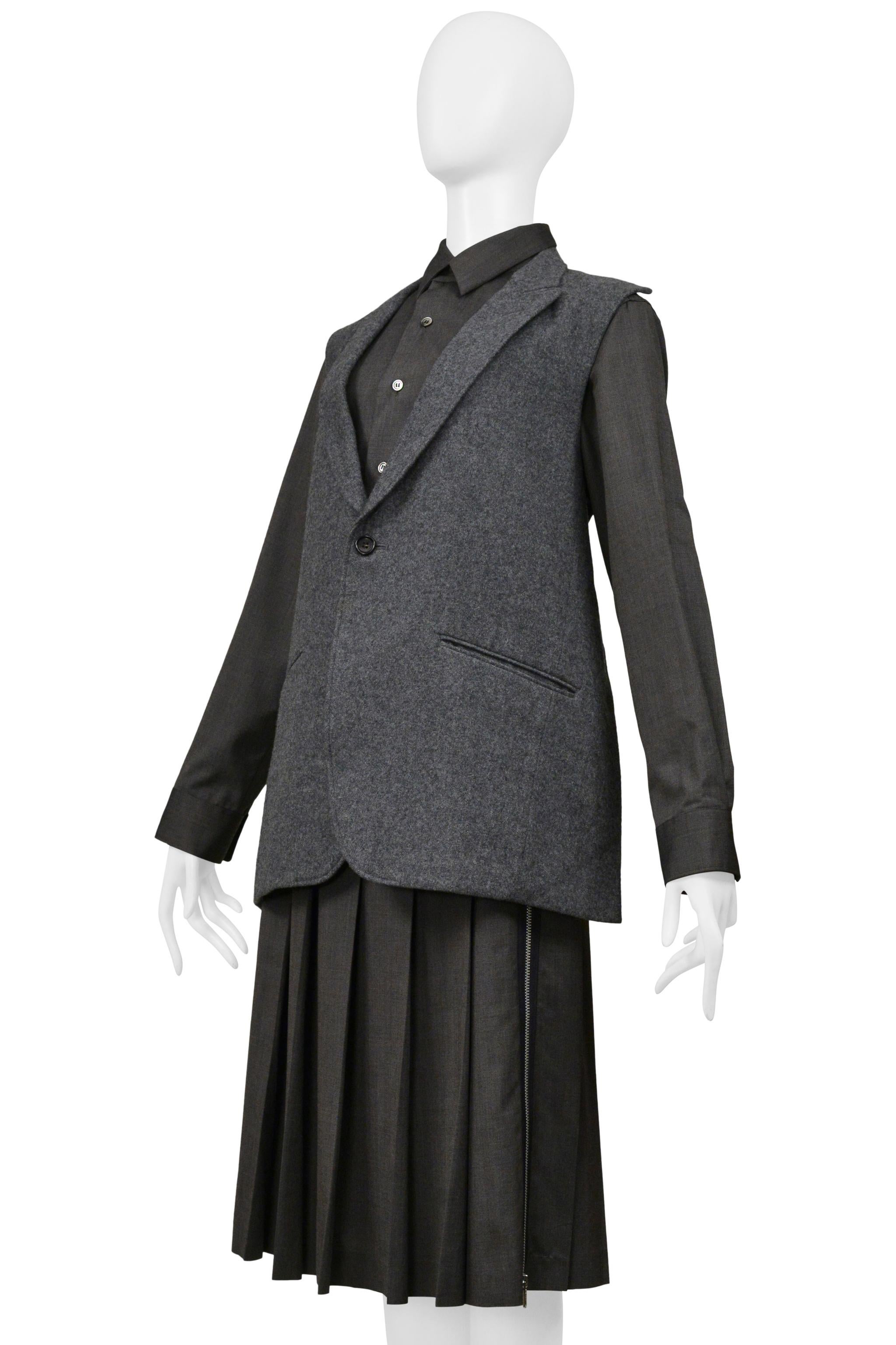 Grigio Comme Des Garcons Gray 3-Piece Felt Vest, With Attached Shirt, and Pleated Skirt in vendita
