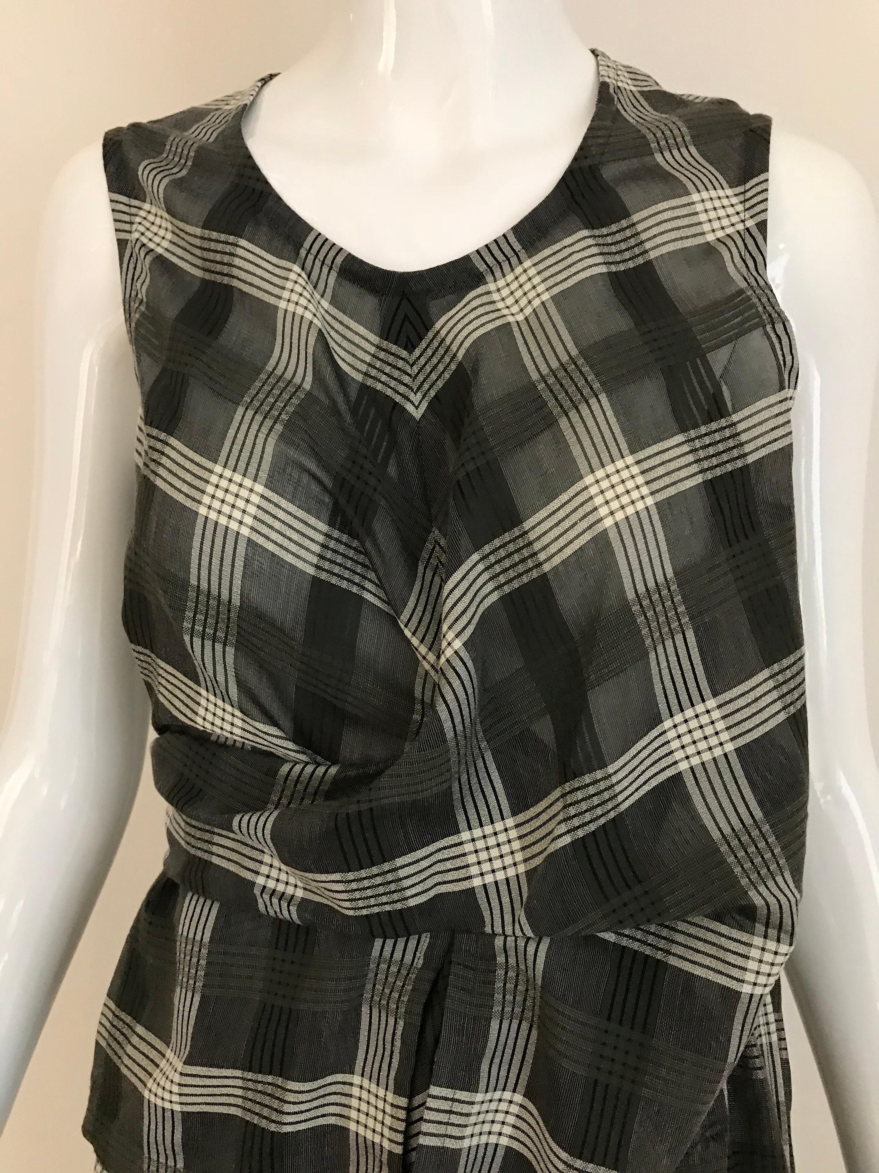 Comme does Garçons Grey and white plaid sleeveless cotton dress.
Size: small - 2/4 
