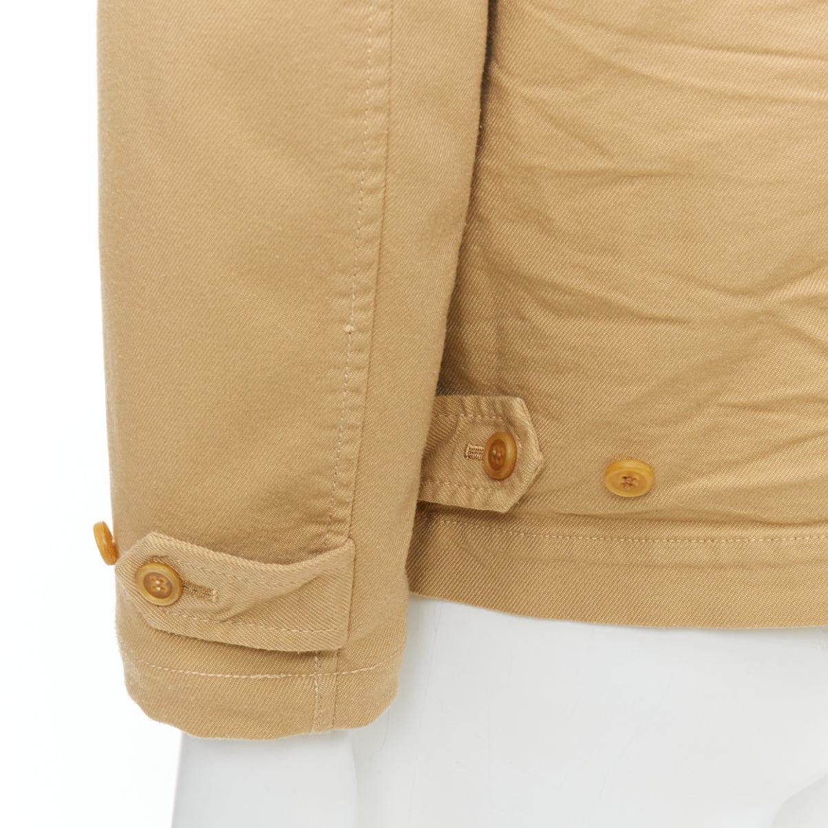 COMME DES GARCONS HOMME - Veste à surpiqûres en tissu froissé kaki
Référence : CNLE/A00310
Marque : Comme Des Garcons
Collectional : Homme
MATERIAL : Semblable à du coton
Couleur : Beige
Motif : Solide
Fermeture : bouton
Doublure : Tissu