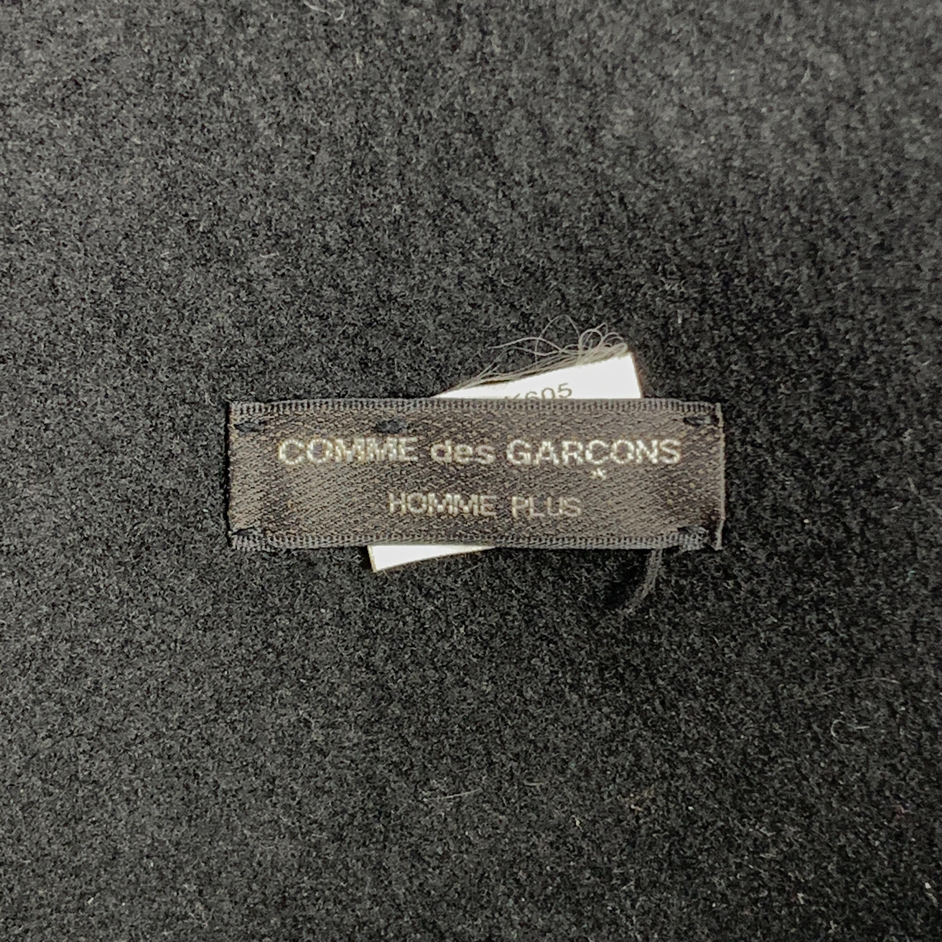 COMME des GARCONS HOMME PLUS Black Wool Structured Hat In Excellent Condition In San Francisco, CA