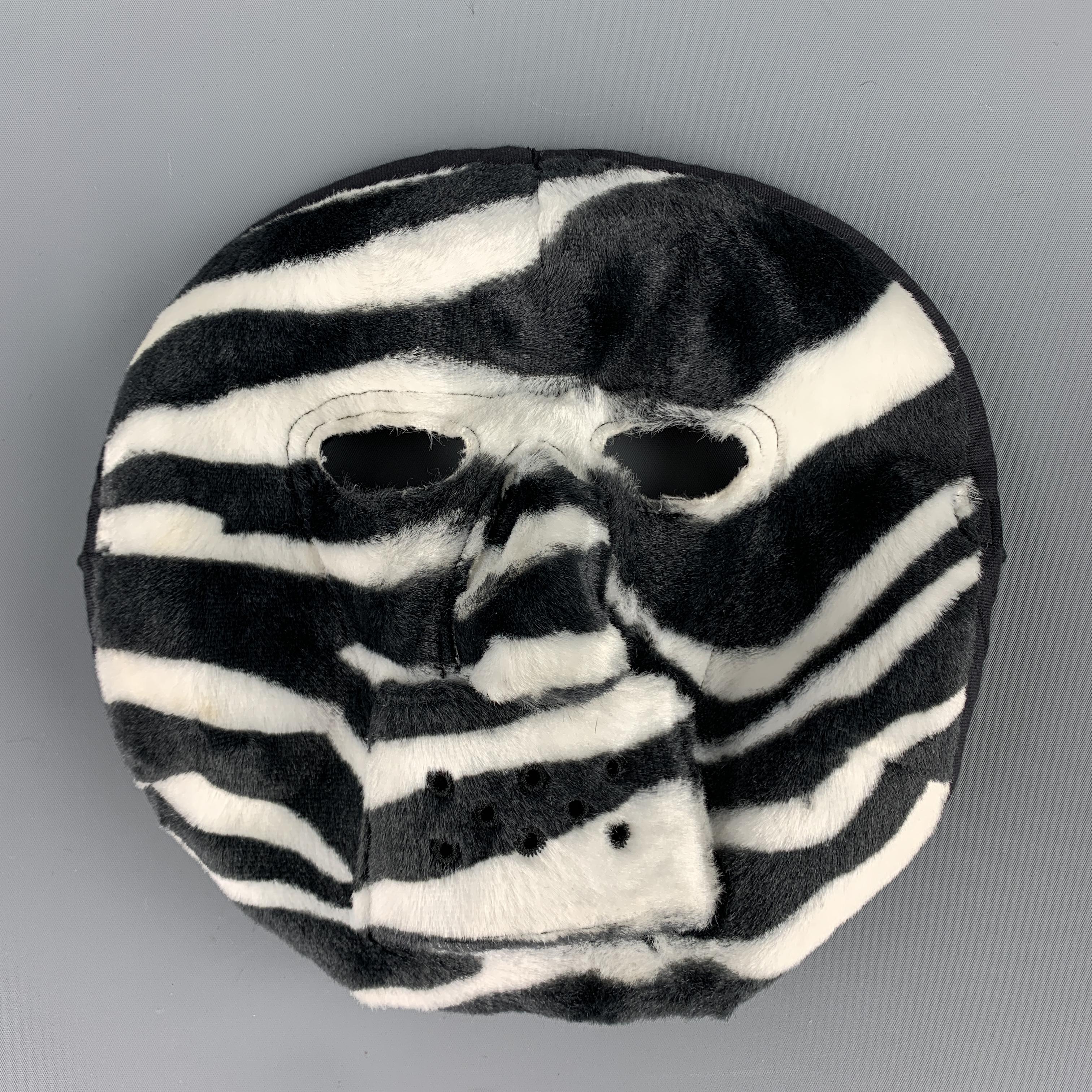 COMME des GARCONS HOMME PLUS F/W 2015 Mask comes in a zebra black and white pattern rayon material, with a cotton lining. Made in Japan.

Excellent Pre-Owned Condition.

Measurements:

Width: 9.5 in. 
Height: 10 in. 