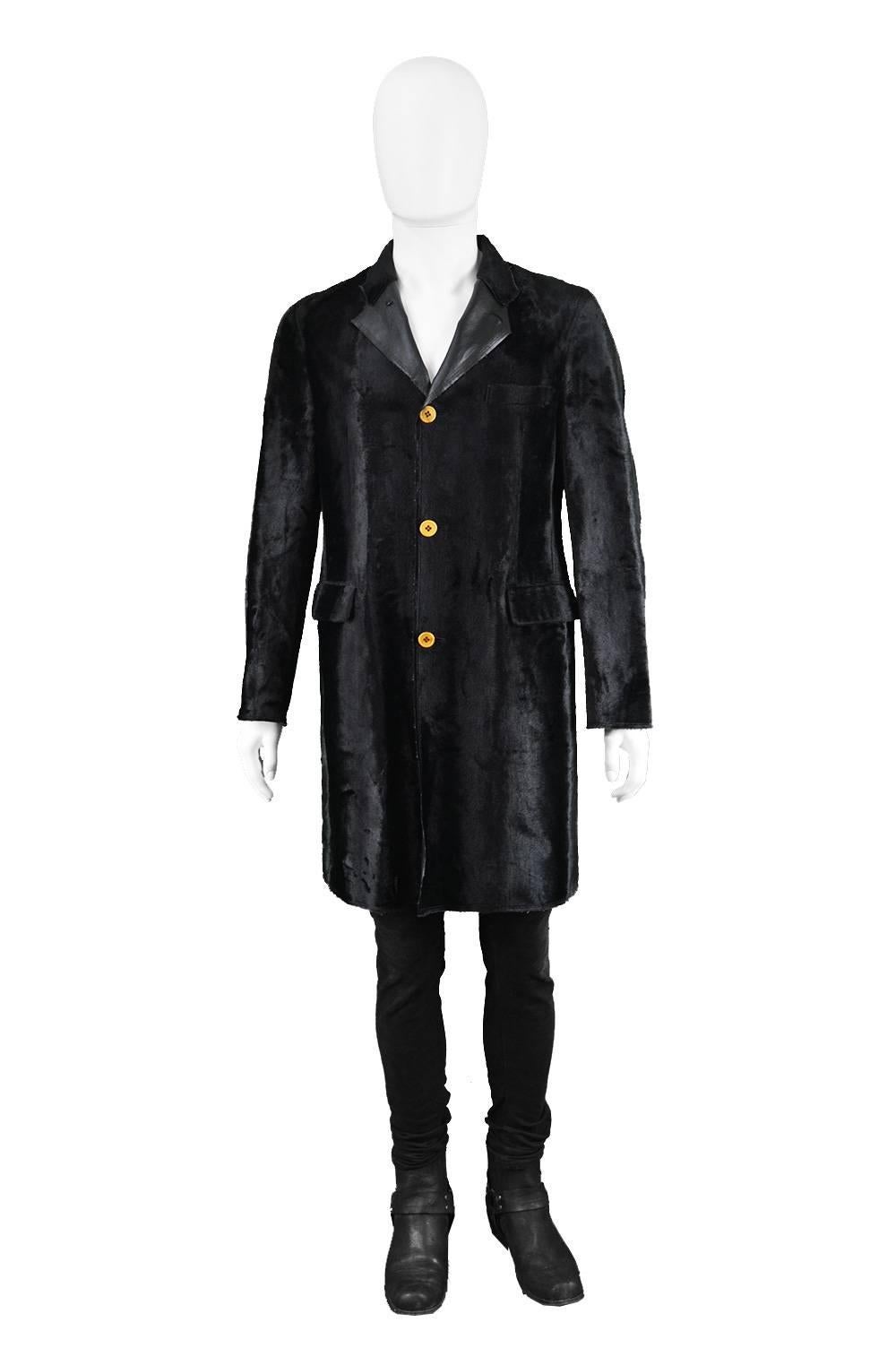 Comme Des Garcons Homme Plus Men's Faux Fur & Vegan Leather Coat, A/W 2002 

Size: Marked M but since it is Japanese it runs a little small and best fits a men's Small
Chest - 40” / 101cm (allow a couple of inches room for movement)
Waist - 38” /