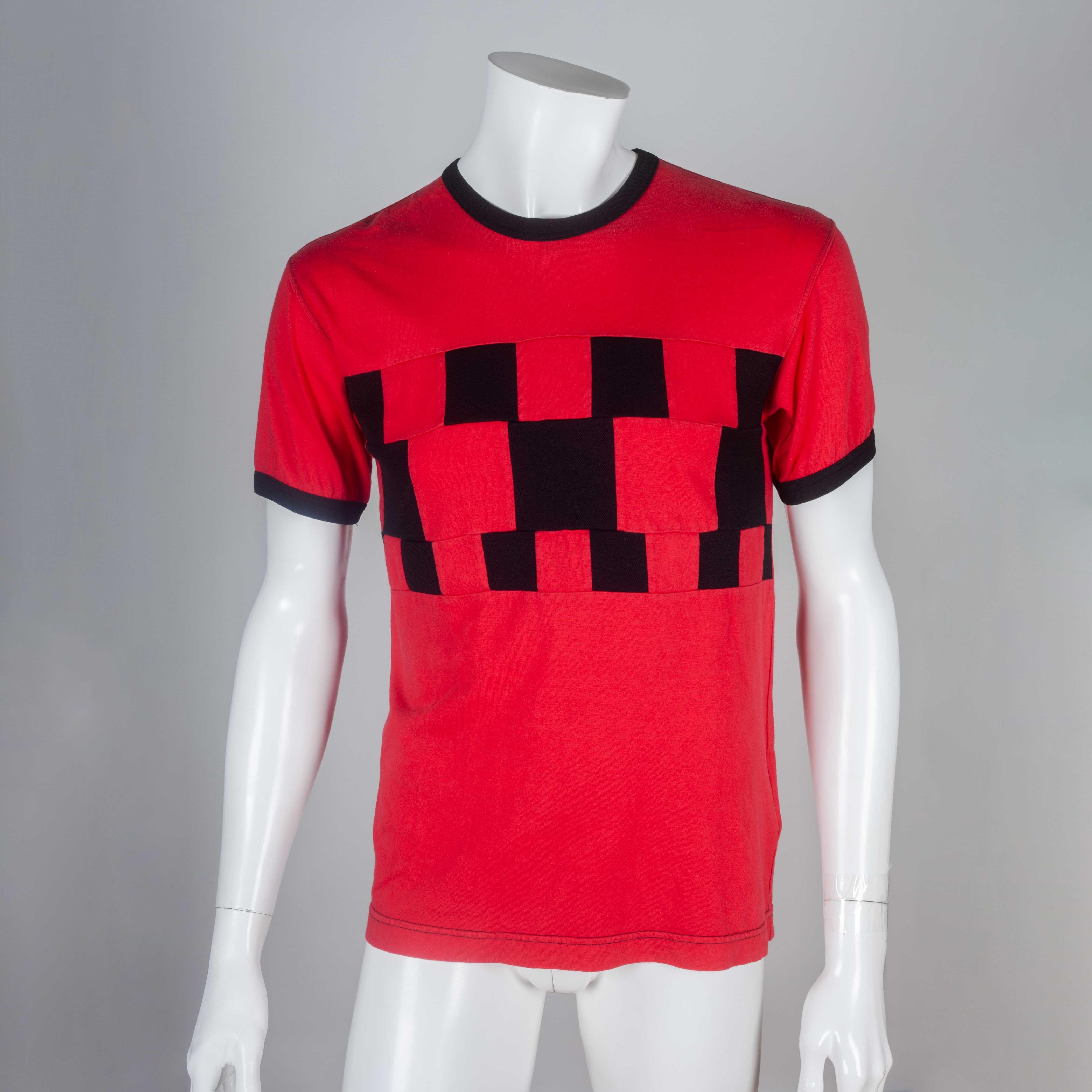 Comme des Garçons Homme Plus 2003 red short sleeve tee from Japan with black square patch pattern. Vintage grunge vibe pairs with the glitch and techno feel of this early aughts t-shirt. 

YEAR: 2003
MARKED SIZE: No size marked
US MEN'S: S/M
US