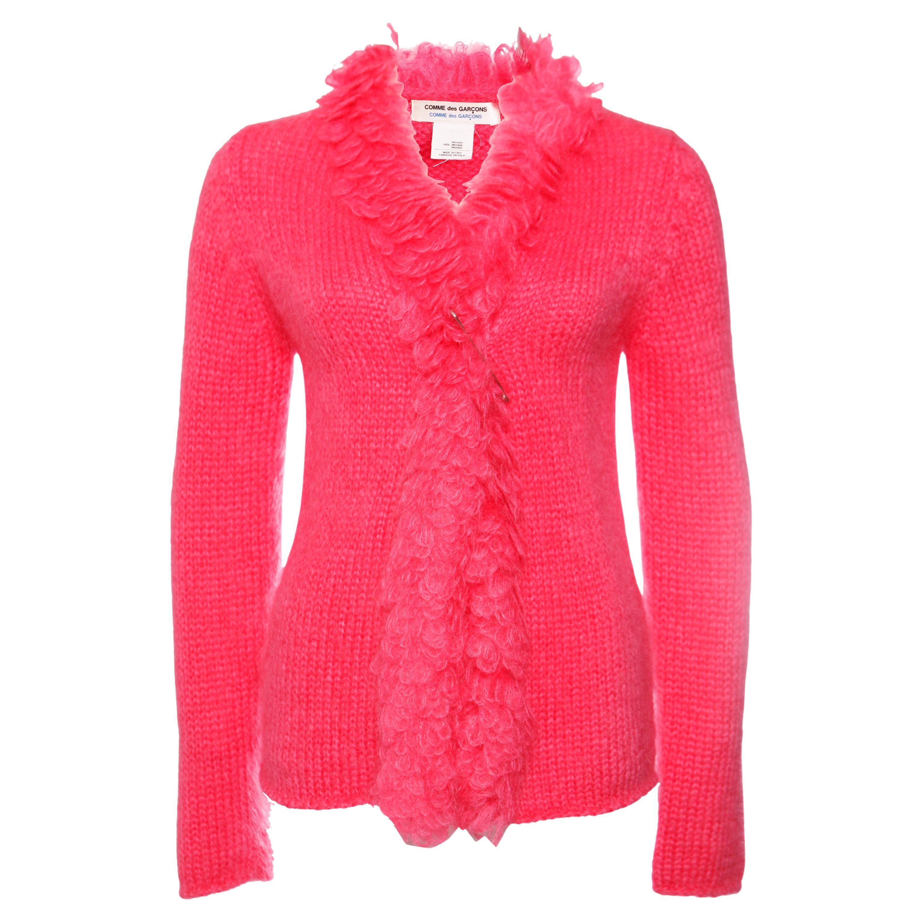 Comme des Garçons, Mohairweste mit Sicherheitsnadel in fluoreszierendem Rosa