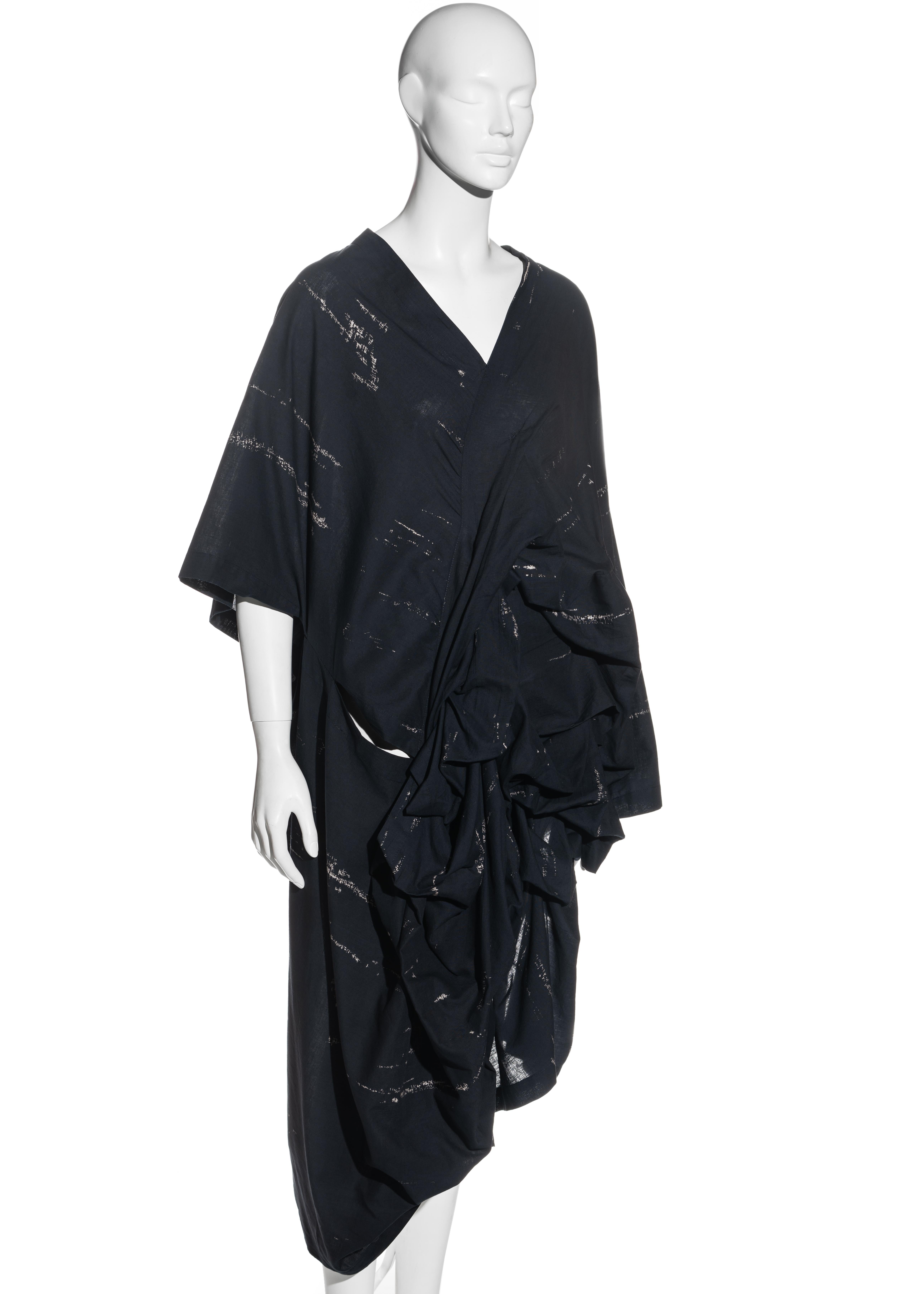 ▪ Comme des Garcons cotton tunic-like dress
▪ Navy blue ground with white brush stroke-like print
▪ Slit armholes
▪ Irregular stitches at the front creating a gathered effect 
▪ One Size
▪ Spring-Summer 1984