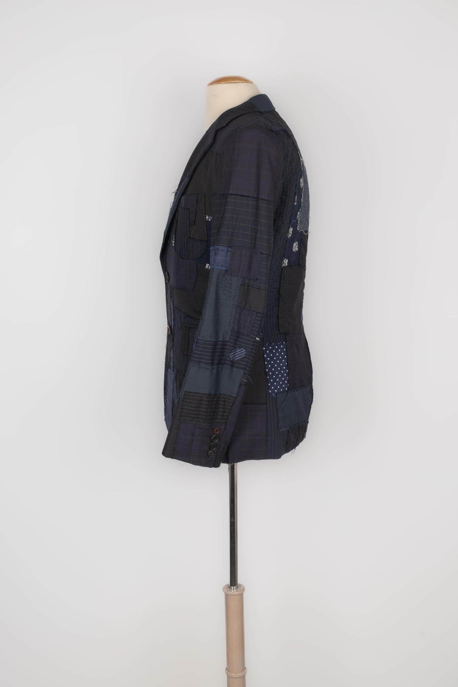 Comme Des Garçons - (Made in Japan) Navy-blue patchwork jacket. Size M indicated.

Additional information:
Condition: Very good condition
Dimensions: Shoulder width: 43 cm - Chest: 50 cm - Sleeve length: 65 cm - Length: 73 cm

Seller Reference: