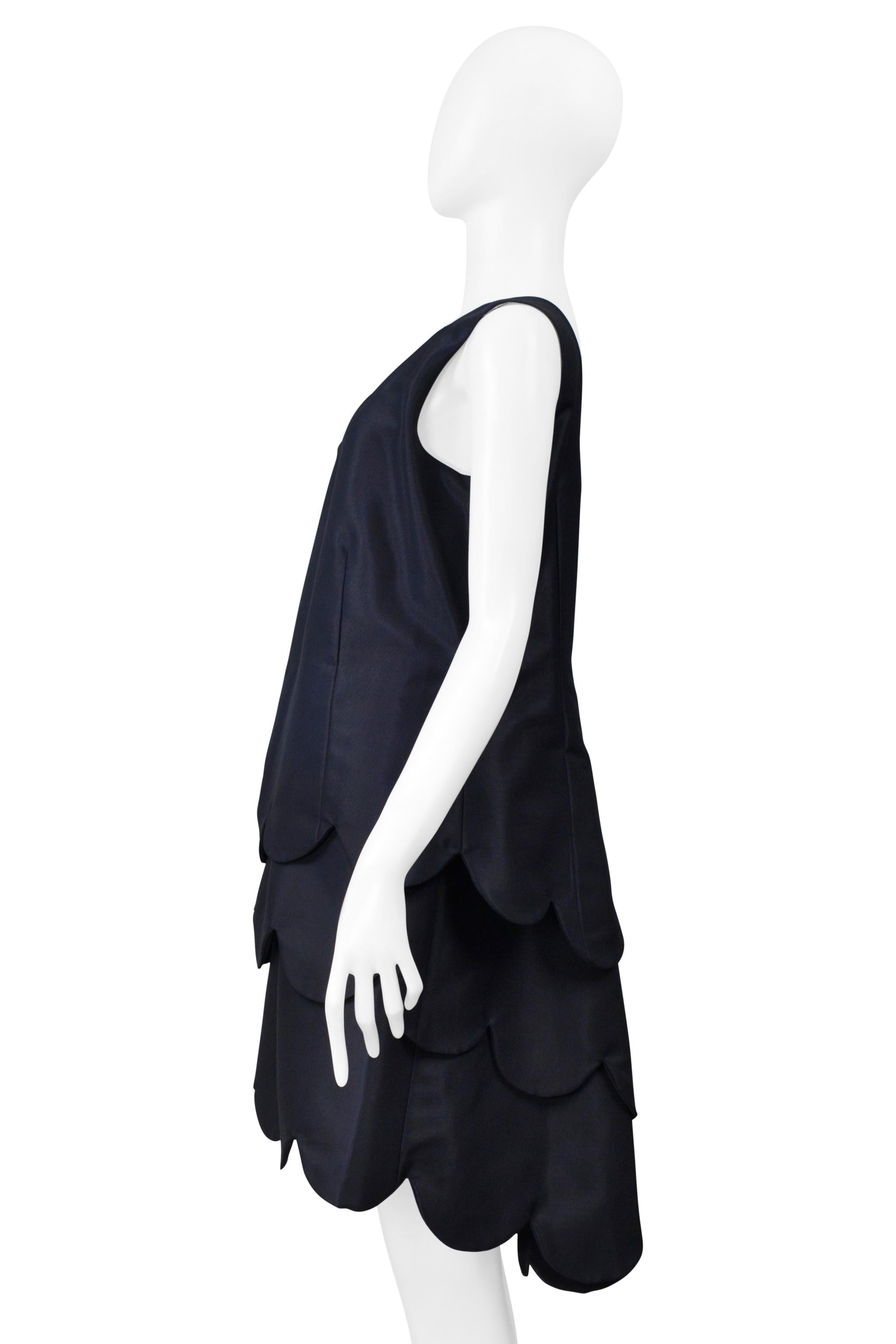 Comme Des Garcons Marineblaues mehrlagiges kurzes Partykleid mit Jakobsmuschelmuster 1999 im Zustand „Hervorragend“ im Angebot in Los Angeles, CA