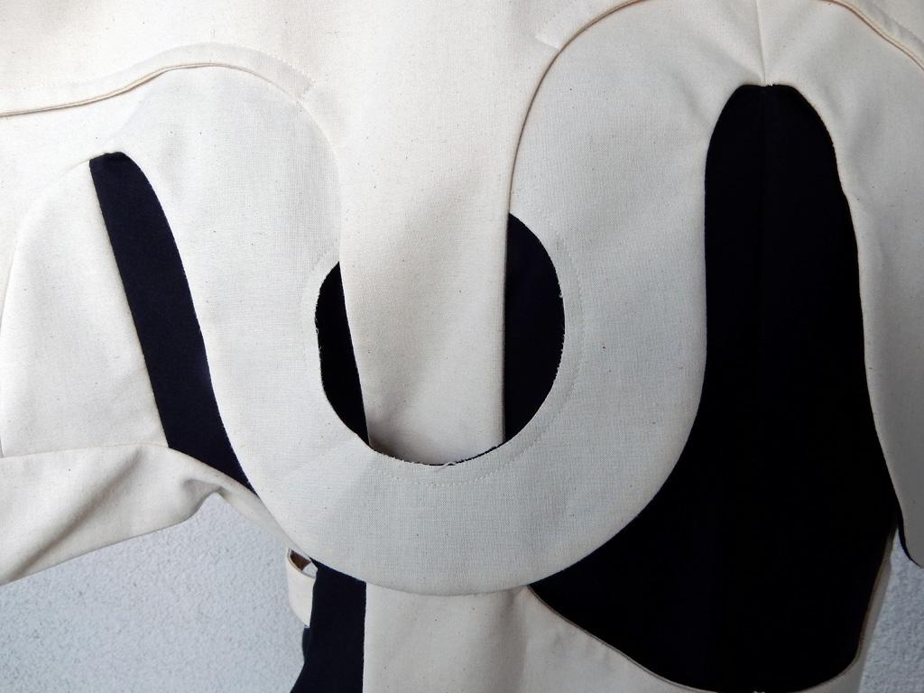 Comme des Garçons - Robe à maillons aérodynamique surdimensionnée, issue d'un défilé, neuve avec étiquettes, 2014   Neuf - En vente à Los Angeles, CA