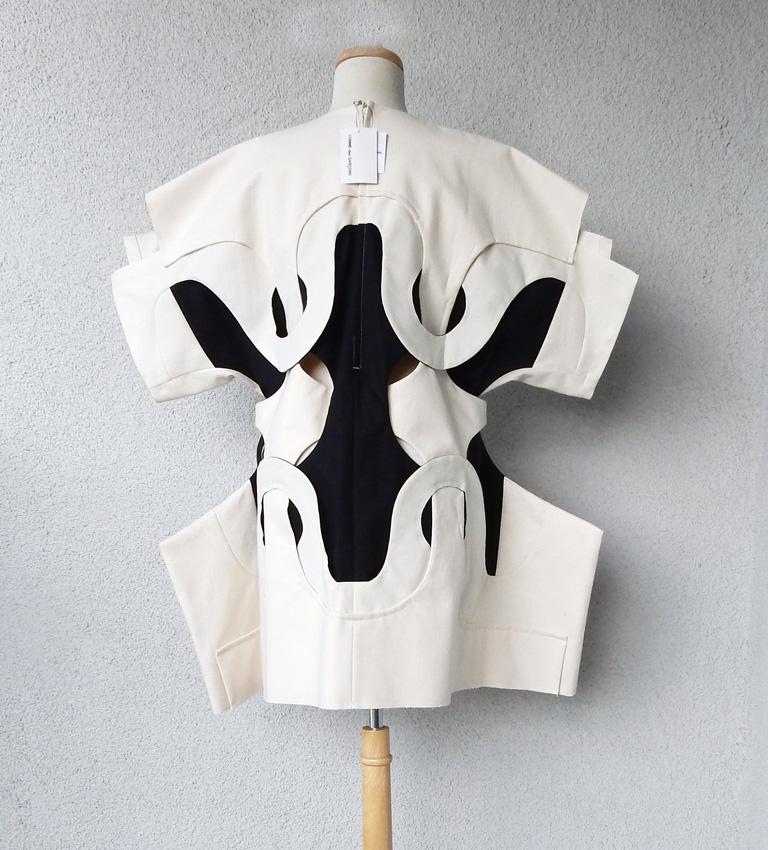 Comme des Garçons - Robe à maillons aérodynamique surdimensionnée, issue d'un défilé, neuve avec étiquettes, 2014   Pour femmes en vente