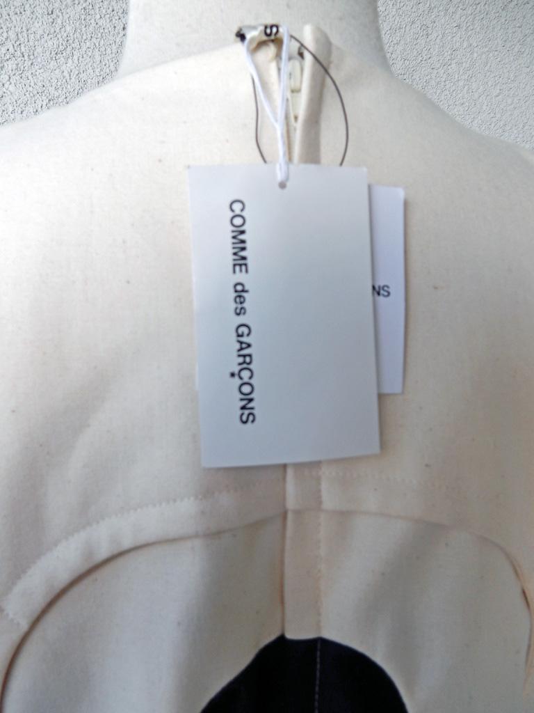 Comme des Garçons - Robe à maillons aérodynamique surdimensionnée, issue d'un défilé, neuve avec étiquettes, 2014   en vente 1