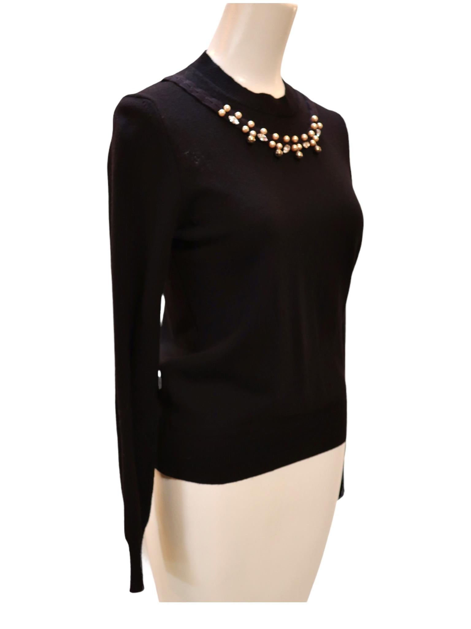 Noir Comme des Garçons - Pull noir à col rond orné de perles et de cristaux en vente
