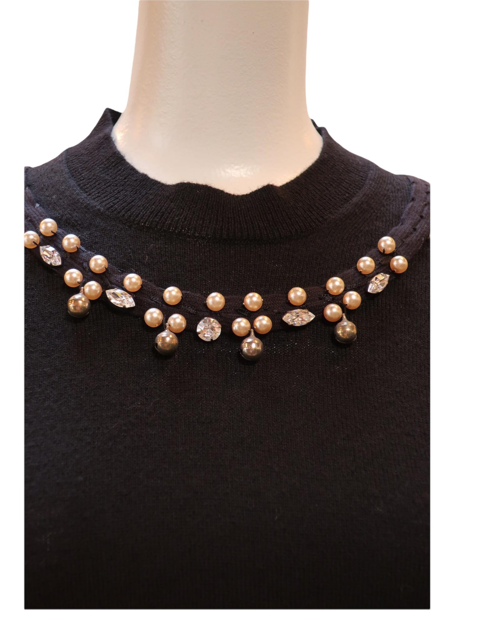 BLACK Comme des Garçons Perlen- und kristallverzierter schwarzer Pullover mit Rundhalsausschnitt im Angebot 3